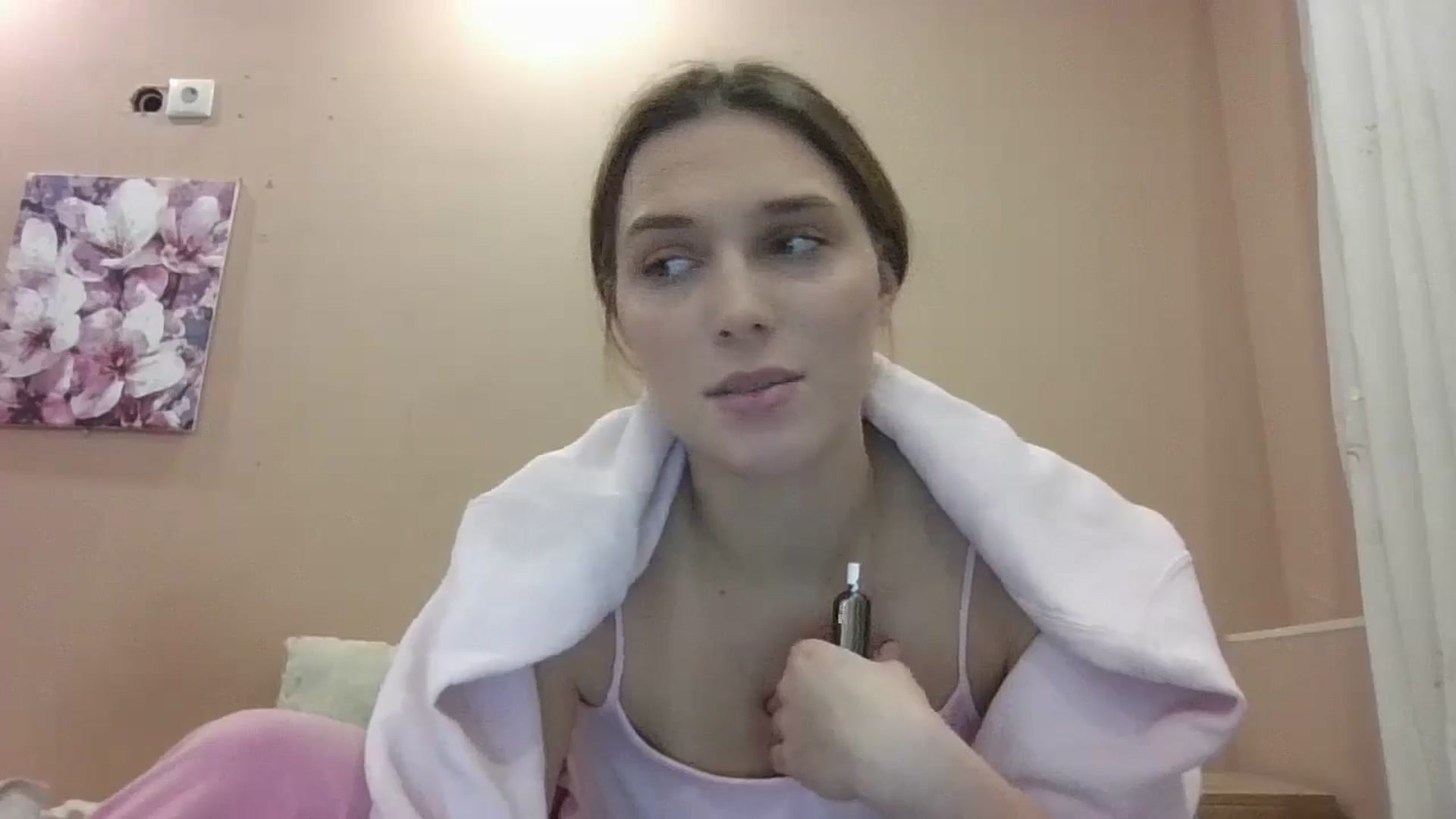 Gallery image thumbnail from HaleyReed's myfreecams stream on, 11/25/2024, 15:14 image 14 of 20