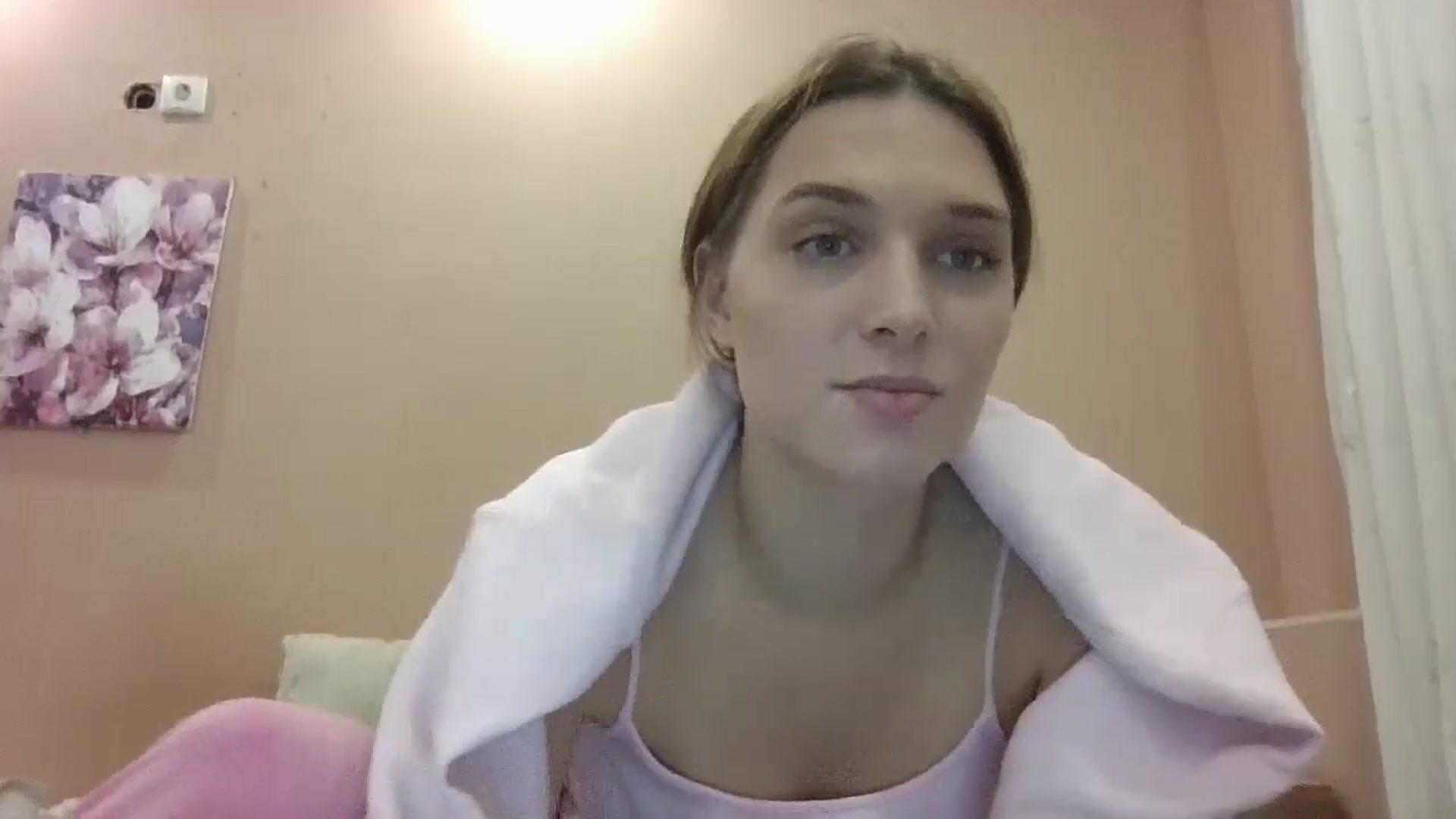 Gallery image thumbnail from HaleyReed's myfreecams stream on, 11/25/2024, 15:14 image 13 of 20