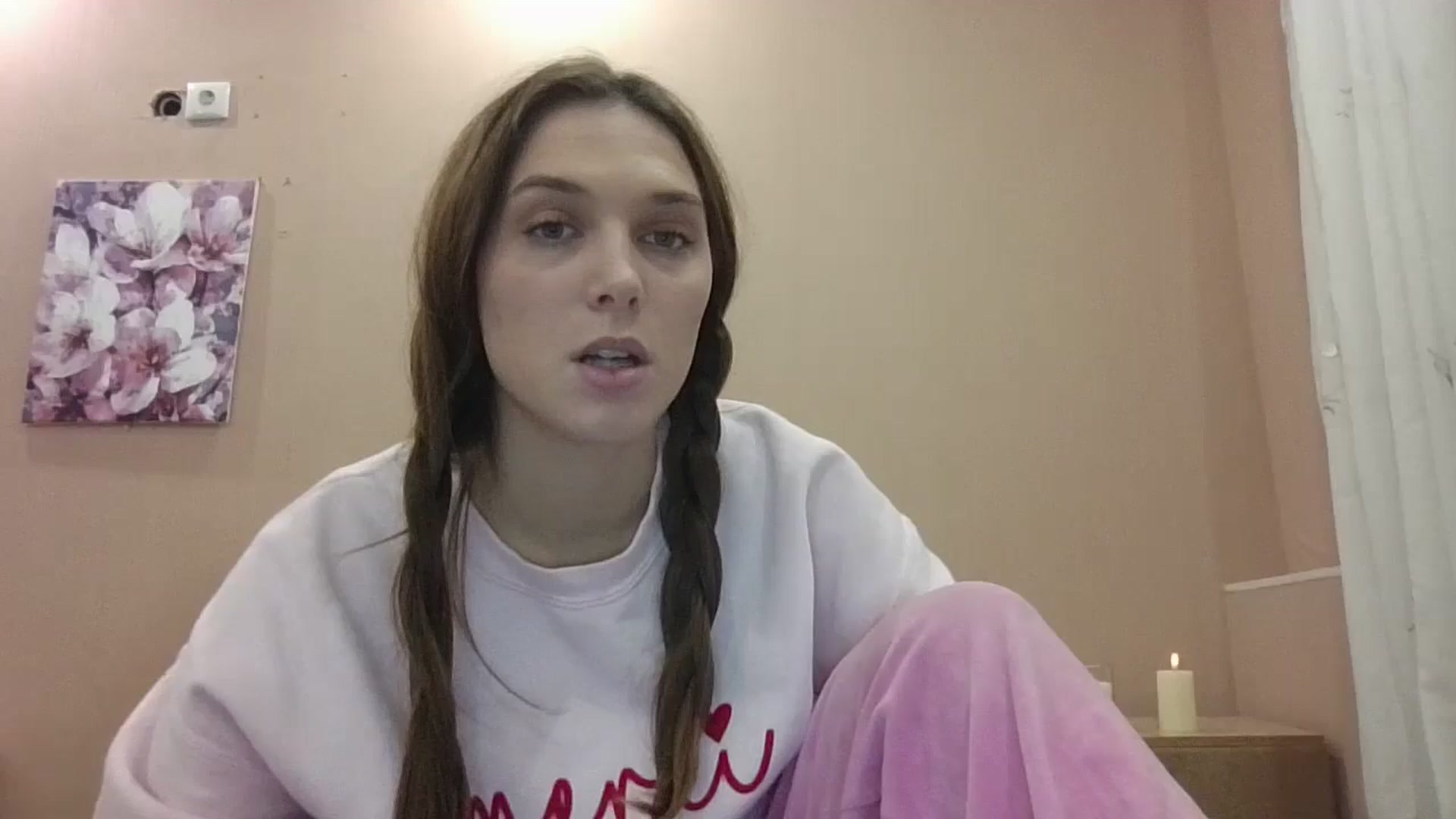 Gallery image thumbnail from HaleyReed's myfreecams stream on, 11/25/2024, 17:49 image 6 of 20