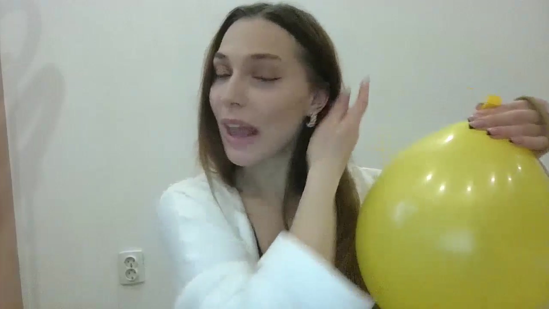 Gallery image thumbnail from HaleyReed's myfreecams stream on, 12/04/2024, 11:42 image 5 of 20