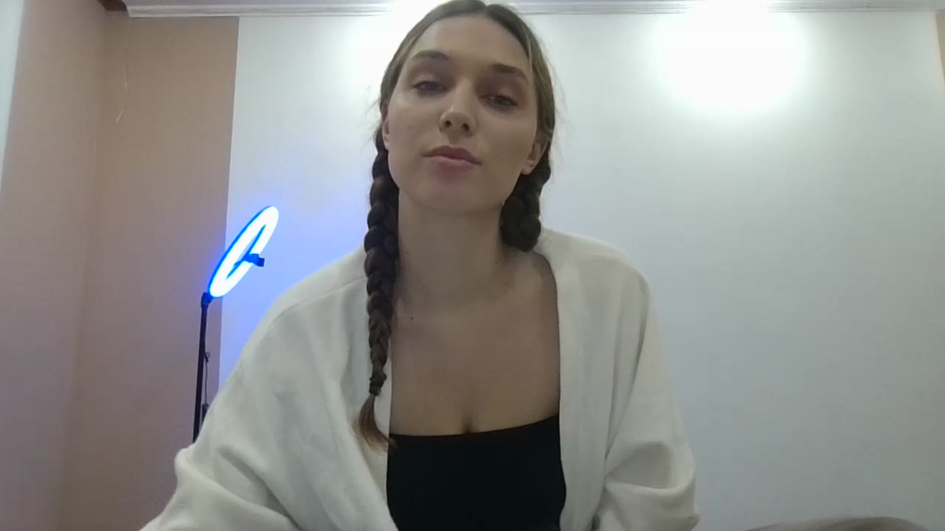 Gallery image thumbnail from HaleyReed's myfreecams stream on, 12/10/2024, 12:08 image 18 of 20