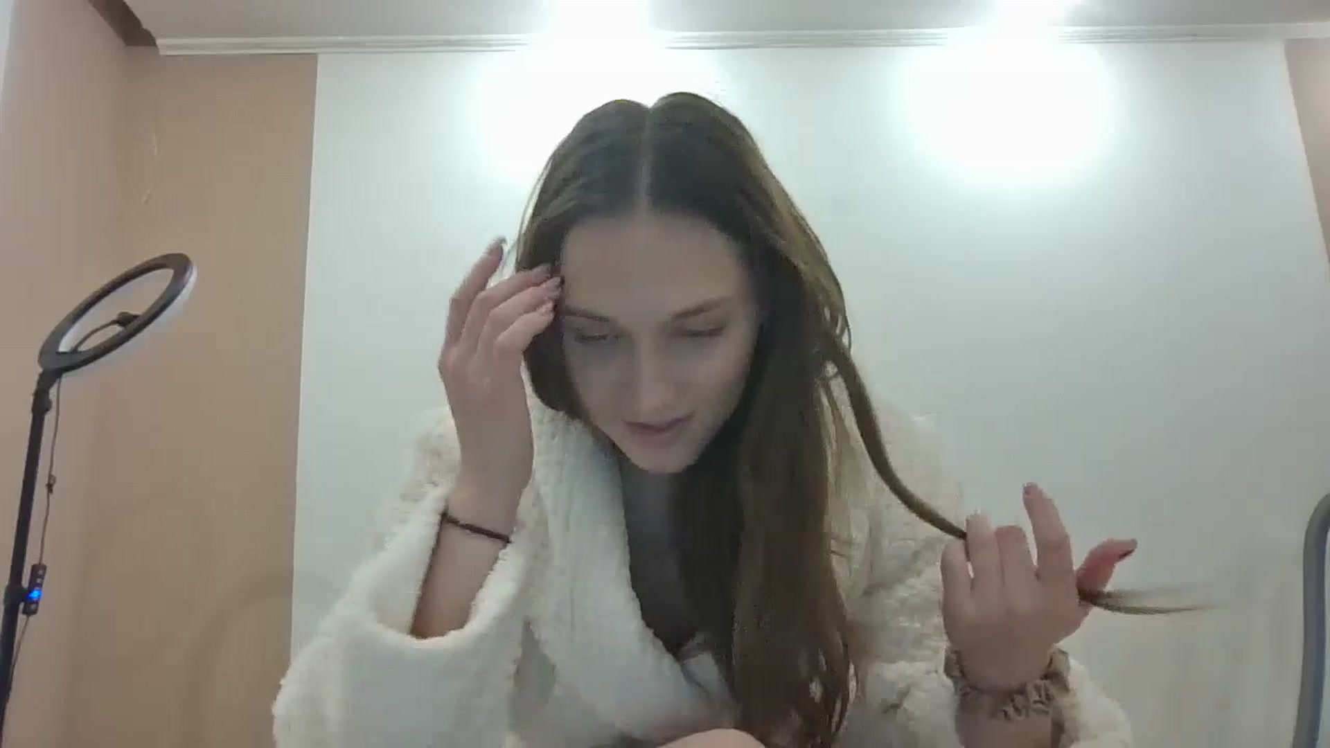 Gallery image thumbnail from HaleyReed's myfreecams stream on, 12/16/2024, 15:31 image 18 of 20