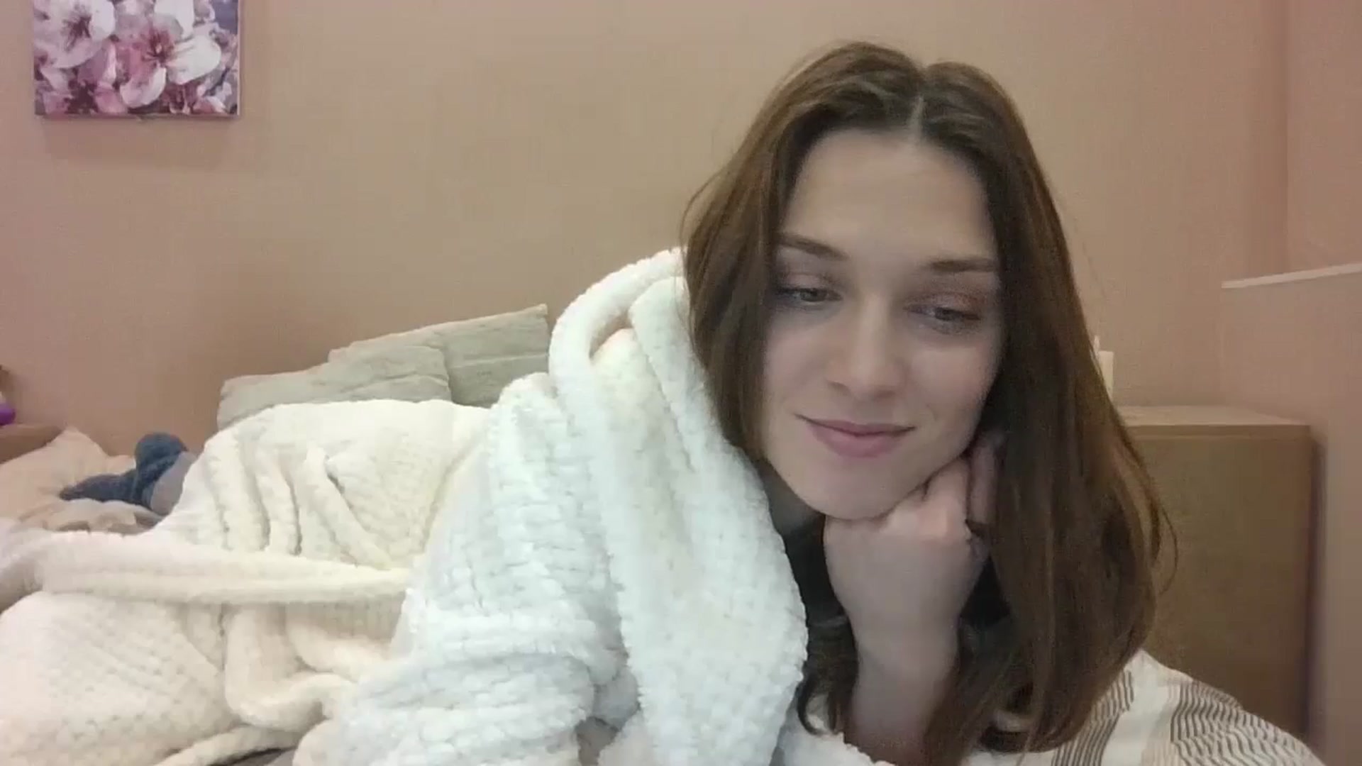 Gallery image thumbnail from HaleyReed's myfreecams stream on, 12/16/2024, 16:49 image 2 of 20