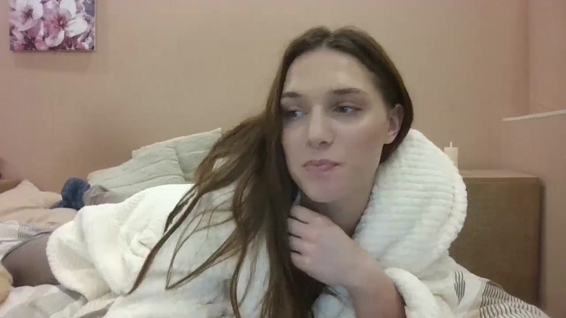 Gallery image thumbnail from HaleyReed's myfreecams stream on, 12/16/2024, 16:49 image 9 of 20