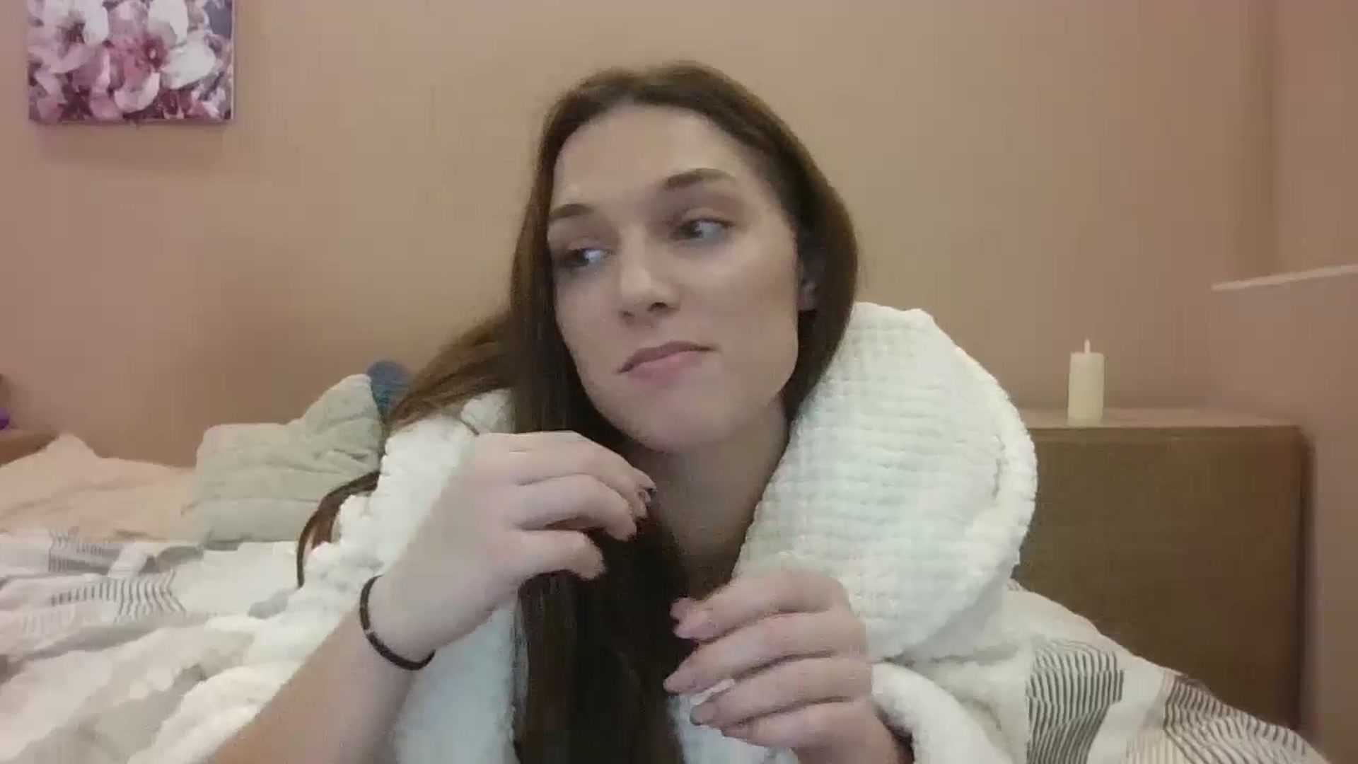 Gallery image thumbnail from HaleyReed's myfreecams stream on, 12/16/2024, 16:49 image 16 of 20