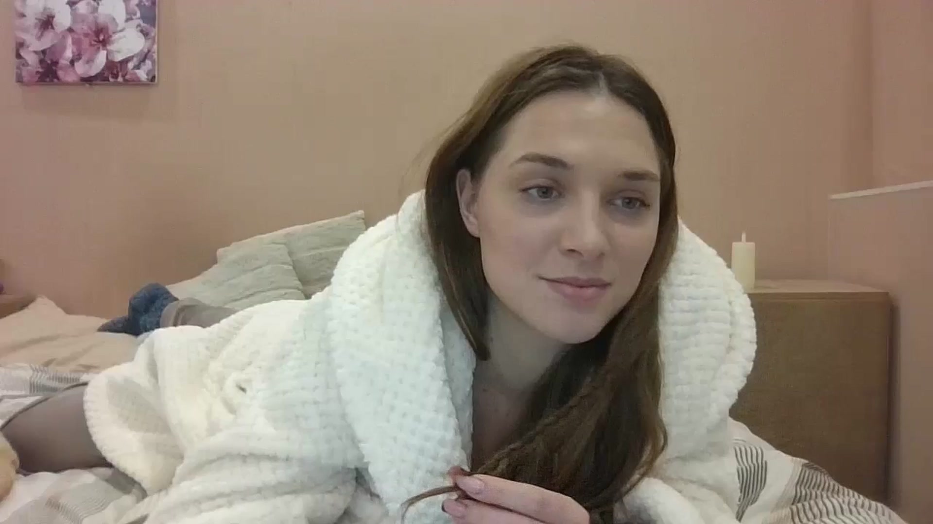 Gallery image thumbnail from HaleyReed's myfreecams stream on, 12/16/2024, 16:49 image 8 of 20