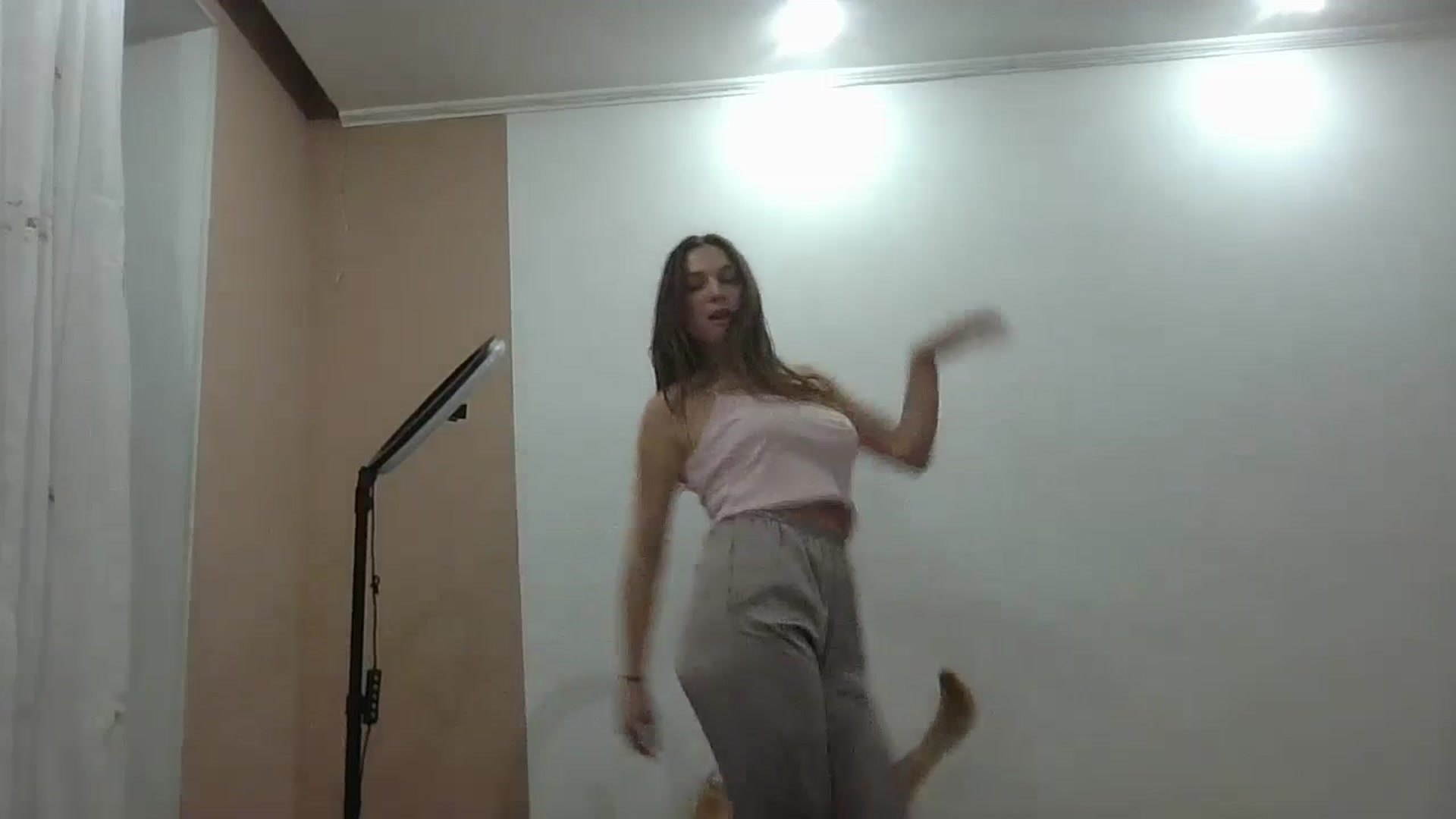 Gallery image thumbnail from HaleyReed's myfreecams stream on, 12/16/2024, 18:53 image 19 of 20