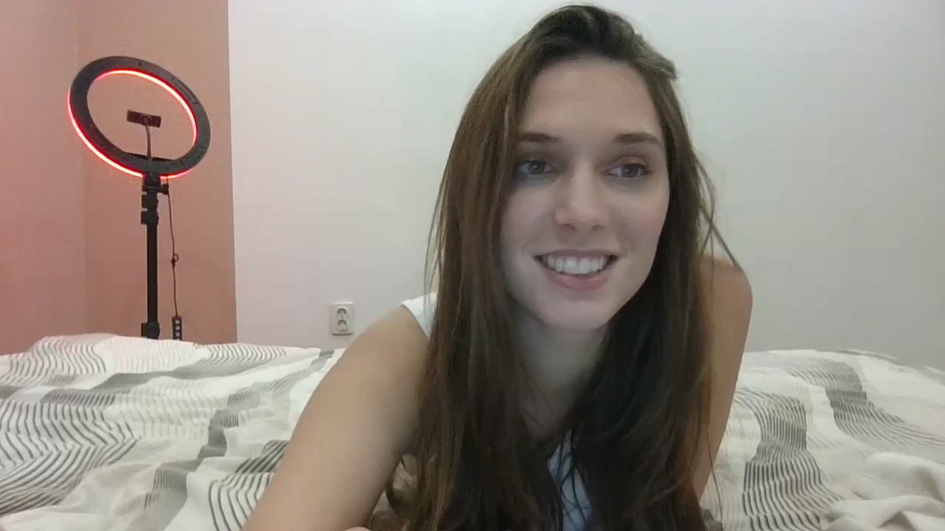 Gallery image thumbnail from HaleyReed's myfreecams stream on, 12/19/2024, 17:42 image 14 of 20