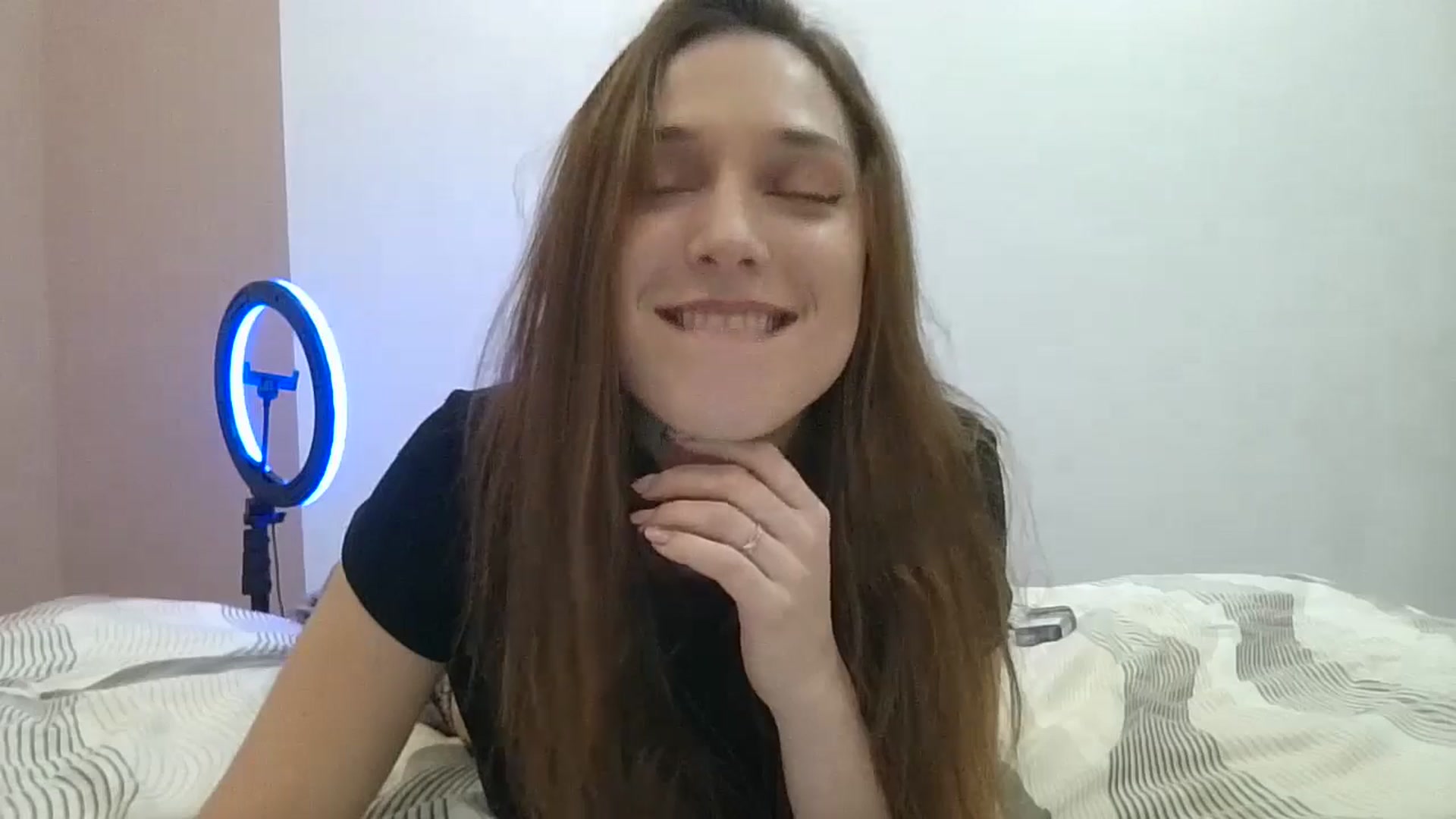 Gallery image thumbnail from HaleyReed's myfreecams stream on, 12/20/2024, 13:32 image 13 of 20