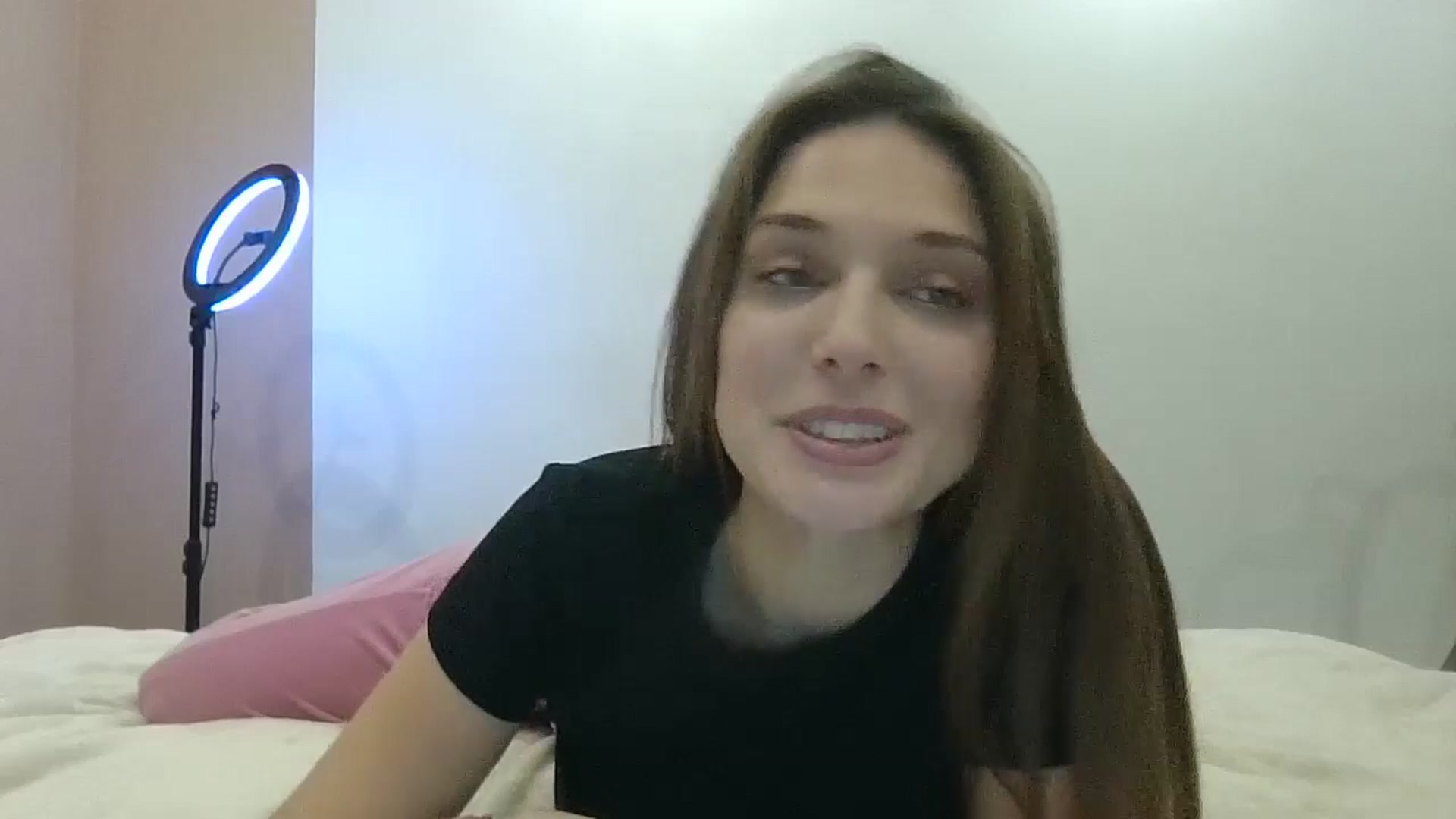 Gallery image thumbnail from HaleyReed's myfreecams stream on, 12/23/2024, 14:03 image 18 of 20