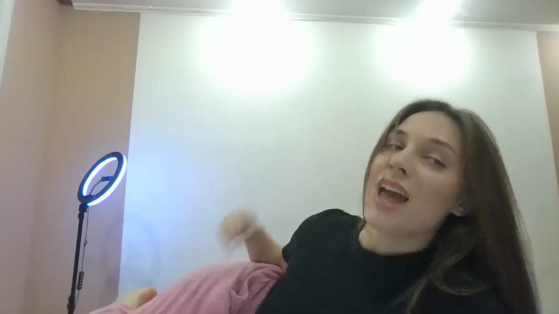 Gallery image thumbnail from HaleyReed's myfreecams stream on, 12/23/2024, 14:03 image 16 of 20