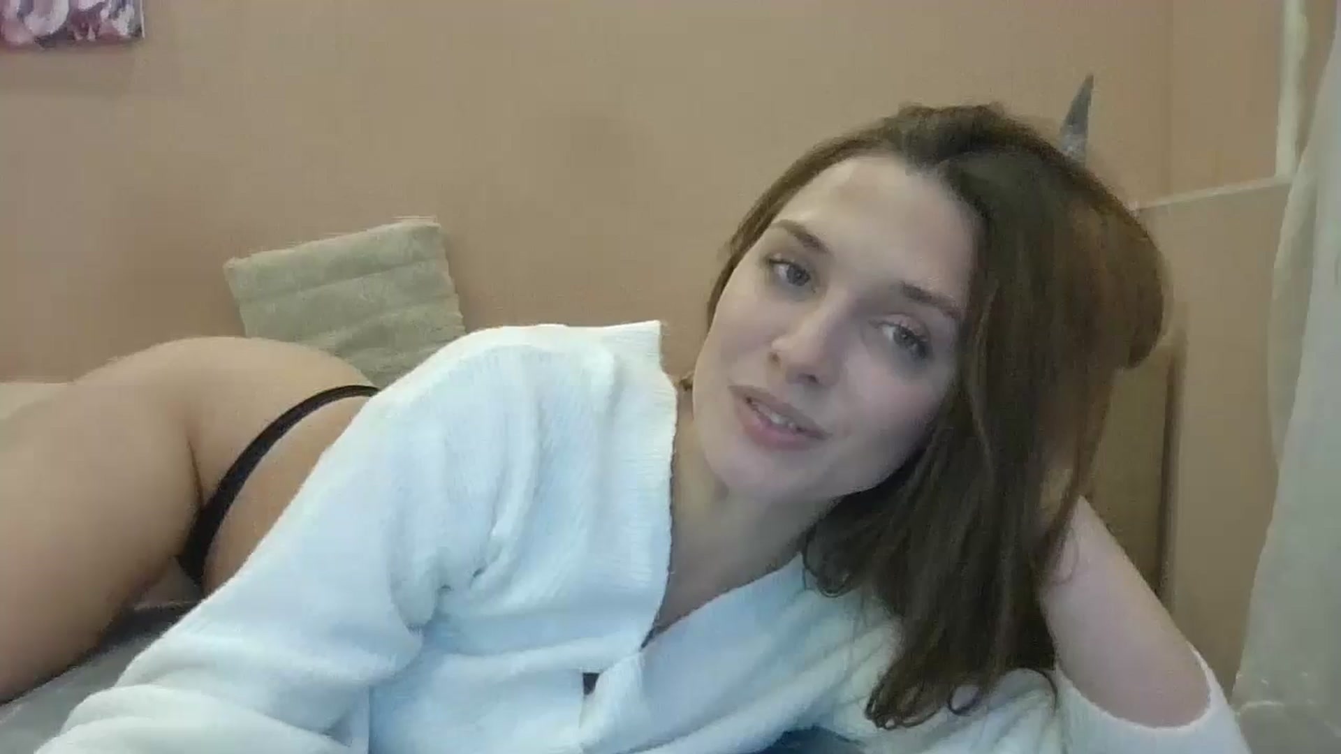 Gallery image thumbnail from HaleyReed's myfreecams stream on, 12/30/2024, 14:33 image 6 of 20
