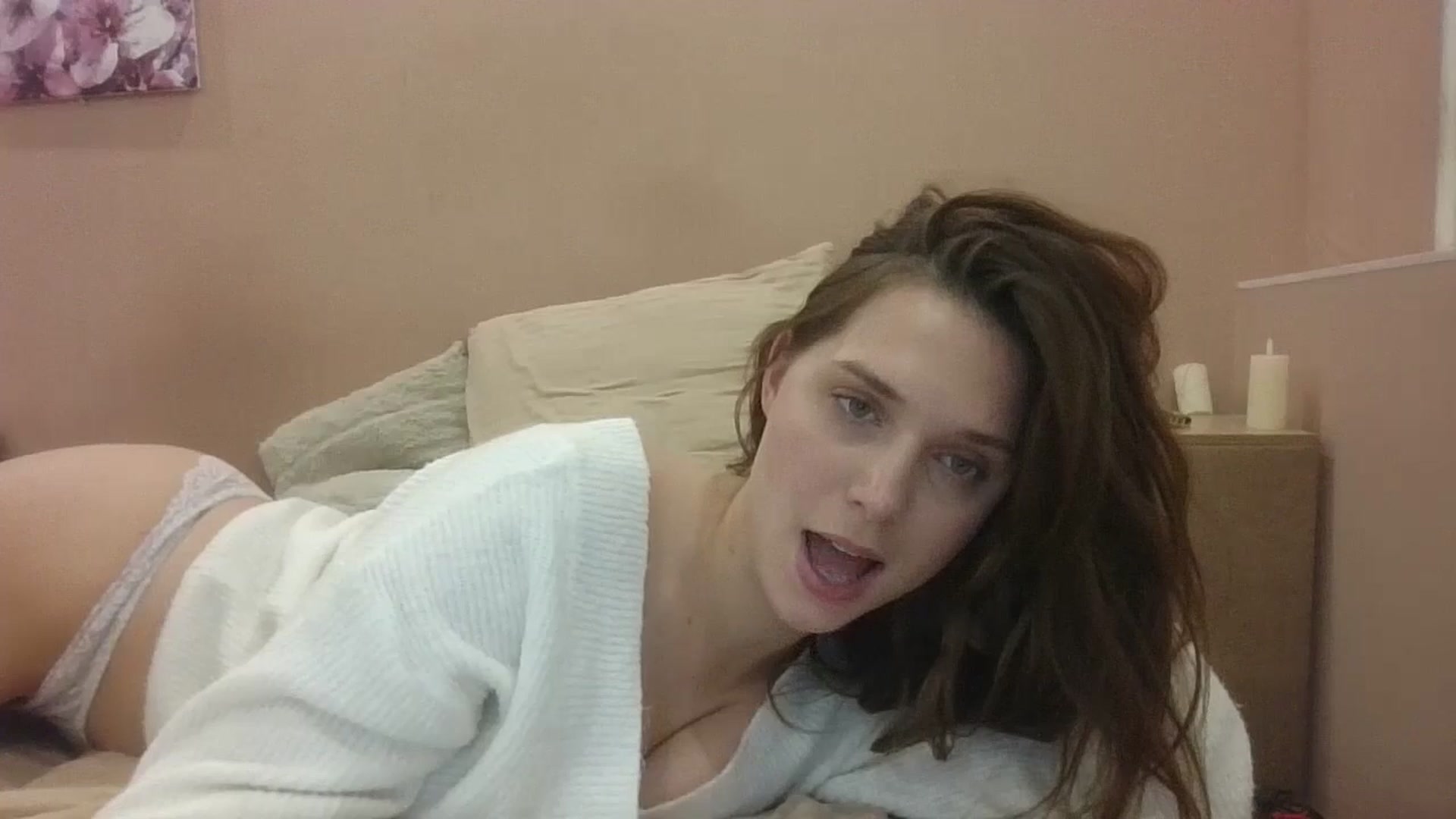Gallery image thumbnail from HaleyReed's myfreecams stream on, 01/15/2025, 16:27 image 15 of 20