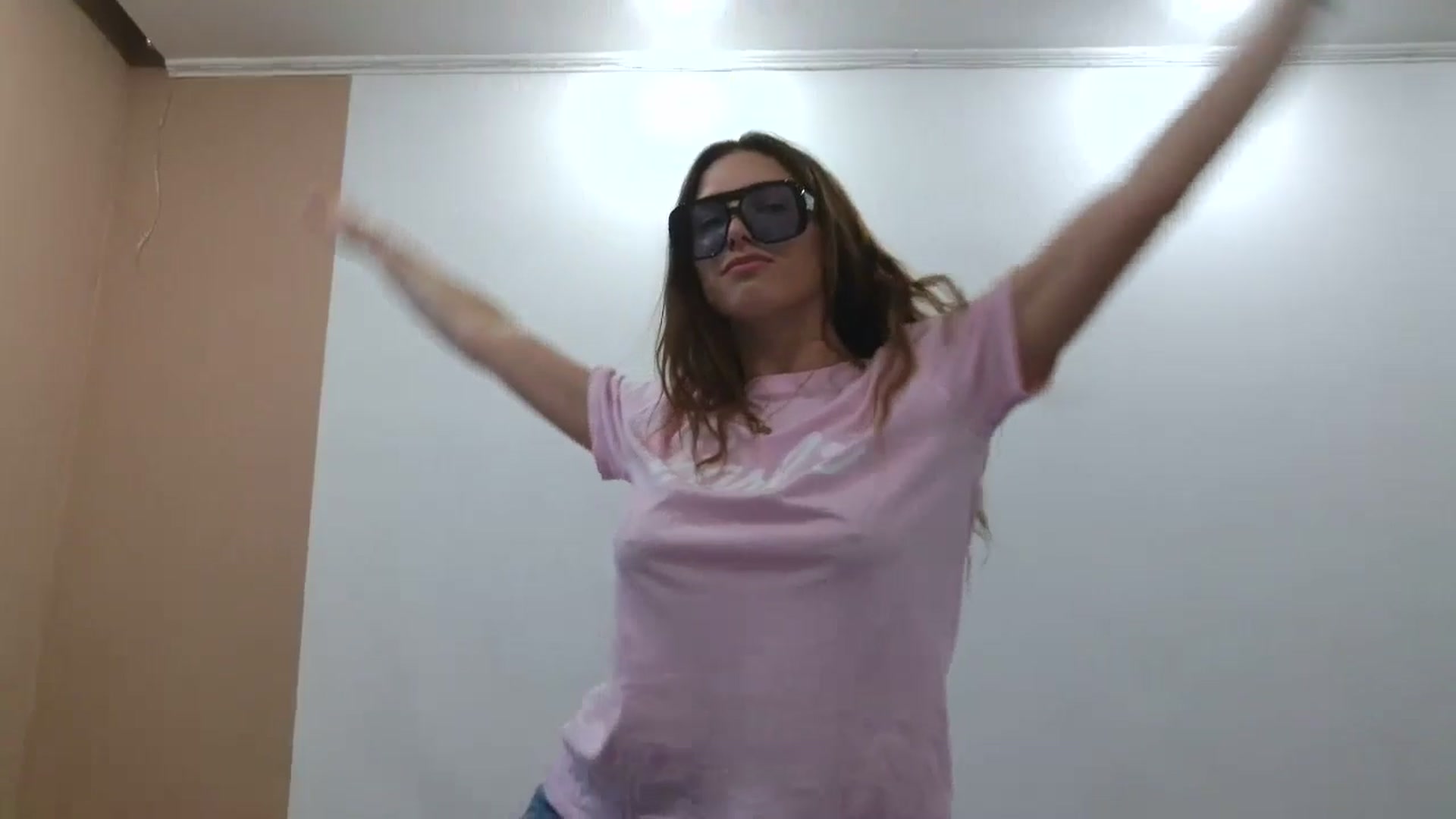 Gallery image thumbnail from HaleyReed's myfreecams stream on, 03/23/2025, 15:22 image 13 of 20