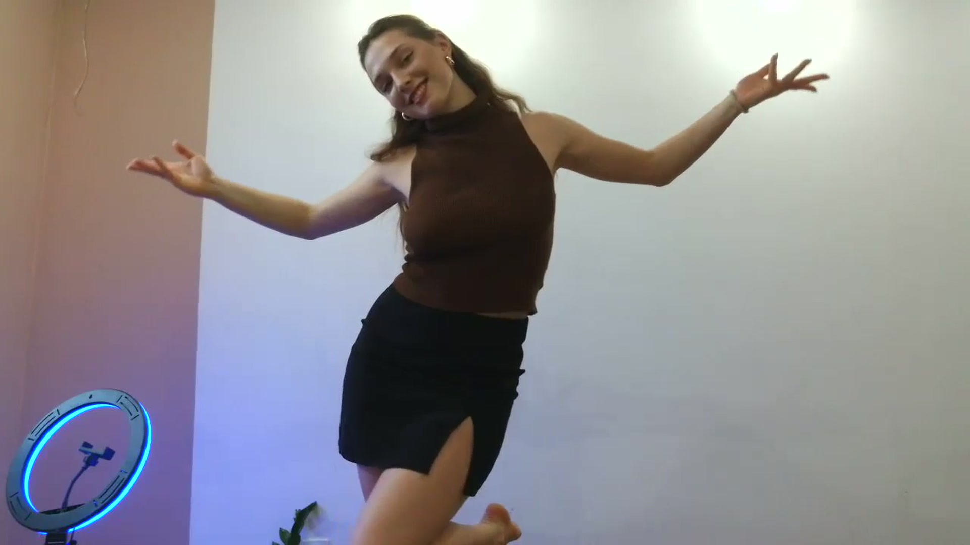 Gallery image thumbnail from HaleyReed's myfreecams stream on, 03/24/2025, 11:20 image 18 of 20