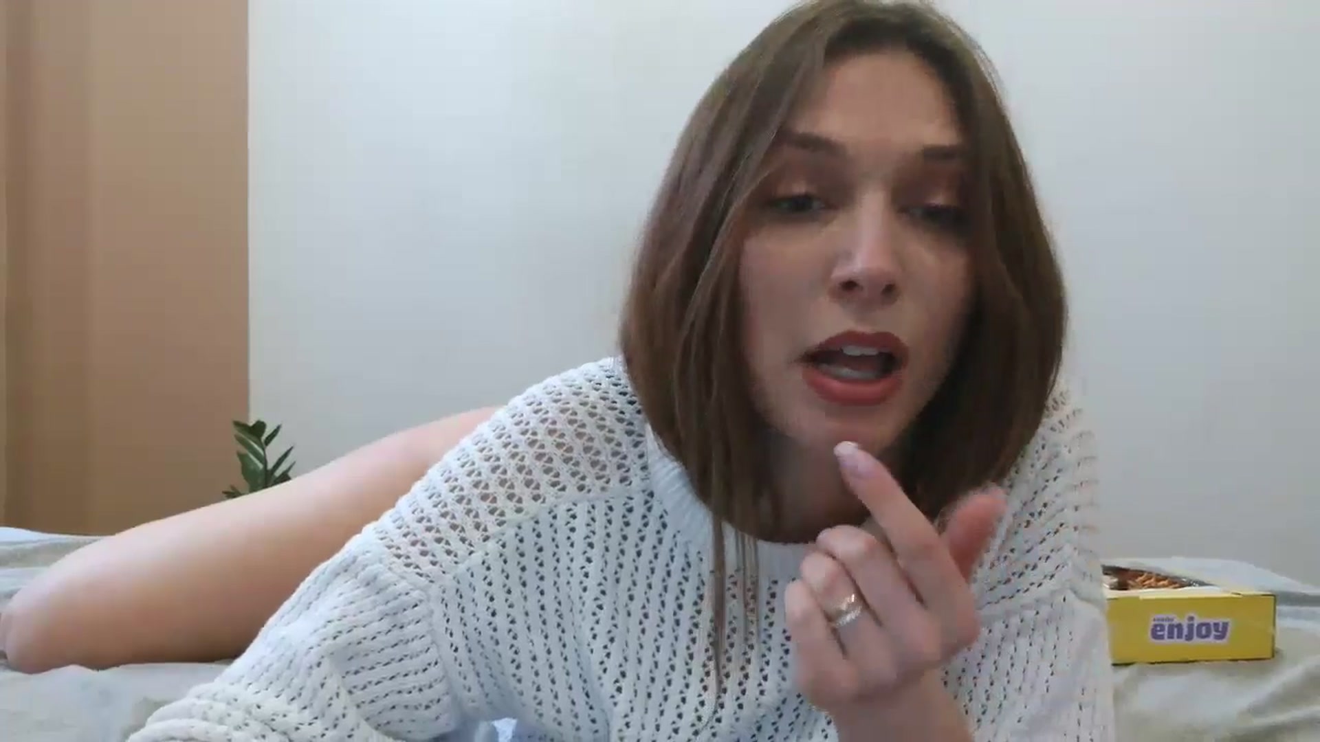 Gallery image thumbnail from HaleyReed's myfreecams stream on, 03/28/2025, 12:50 image 18 of 20