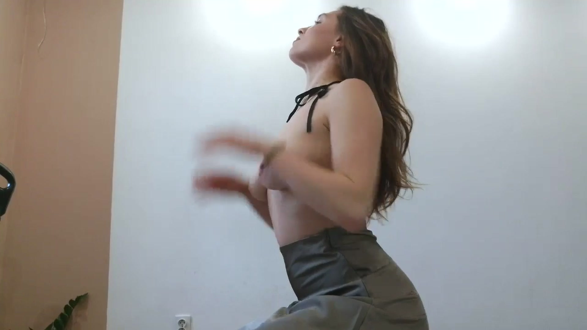 Gallery image thumbnail from HaleyReed's myfreecams stream on, 04/07/2025, 13:37 image 2 of 20
