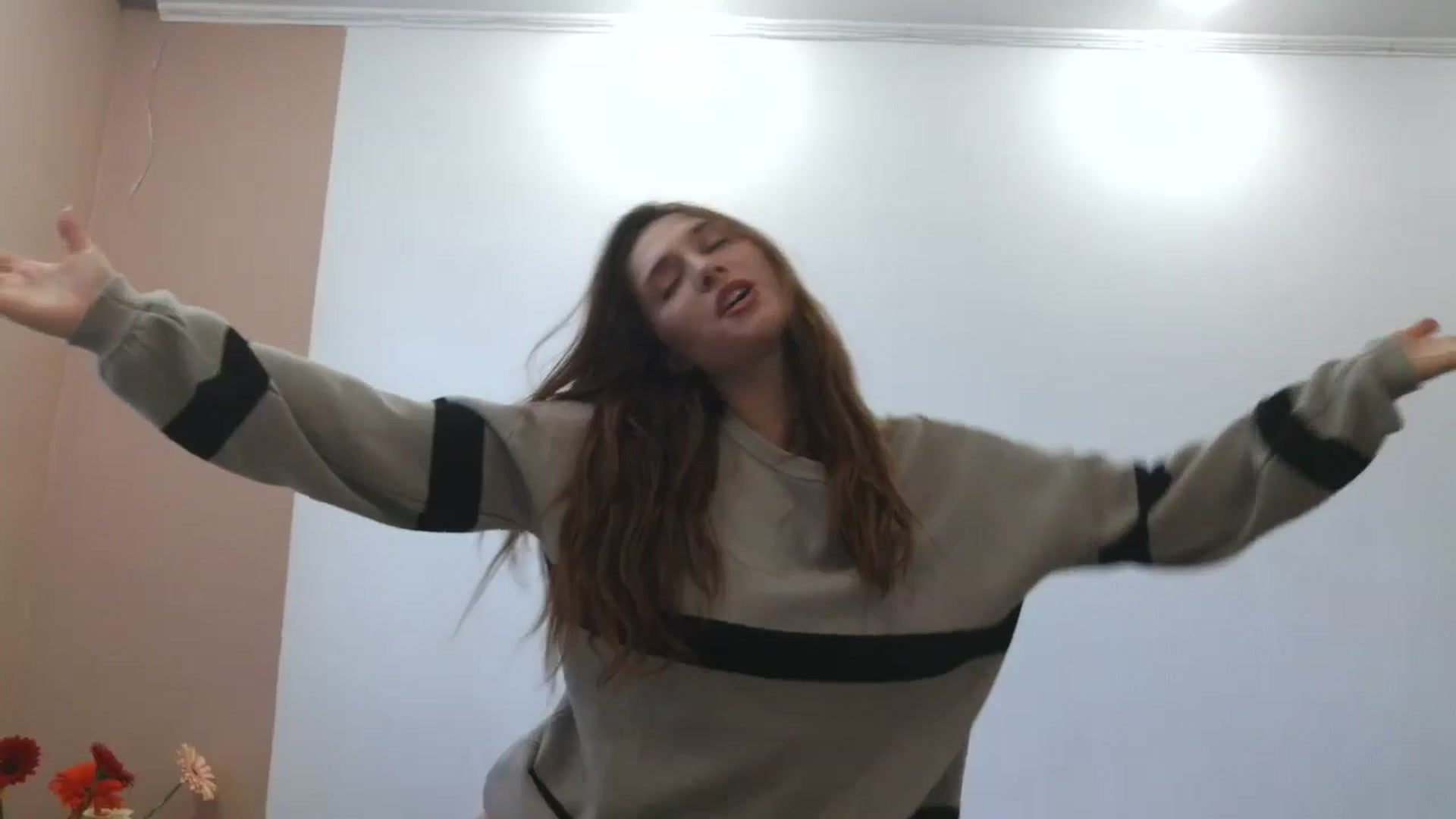Gallery image thumbnail from HaleyReed's myfreecams stream on, 04/09/2025, 12:17 image 19 of 20