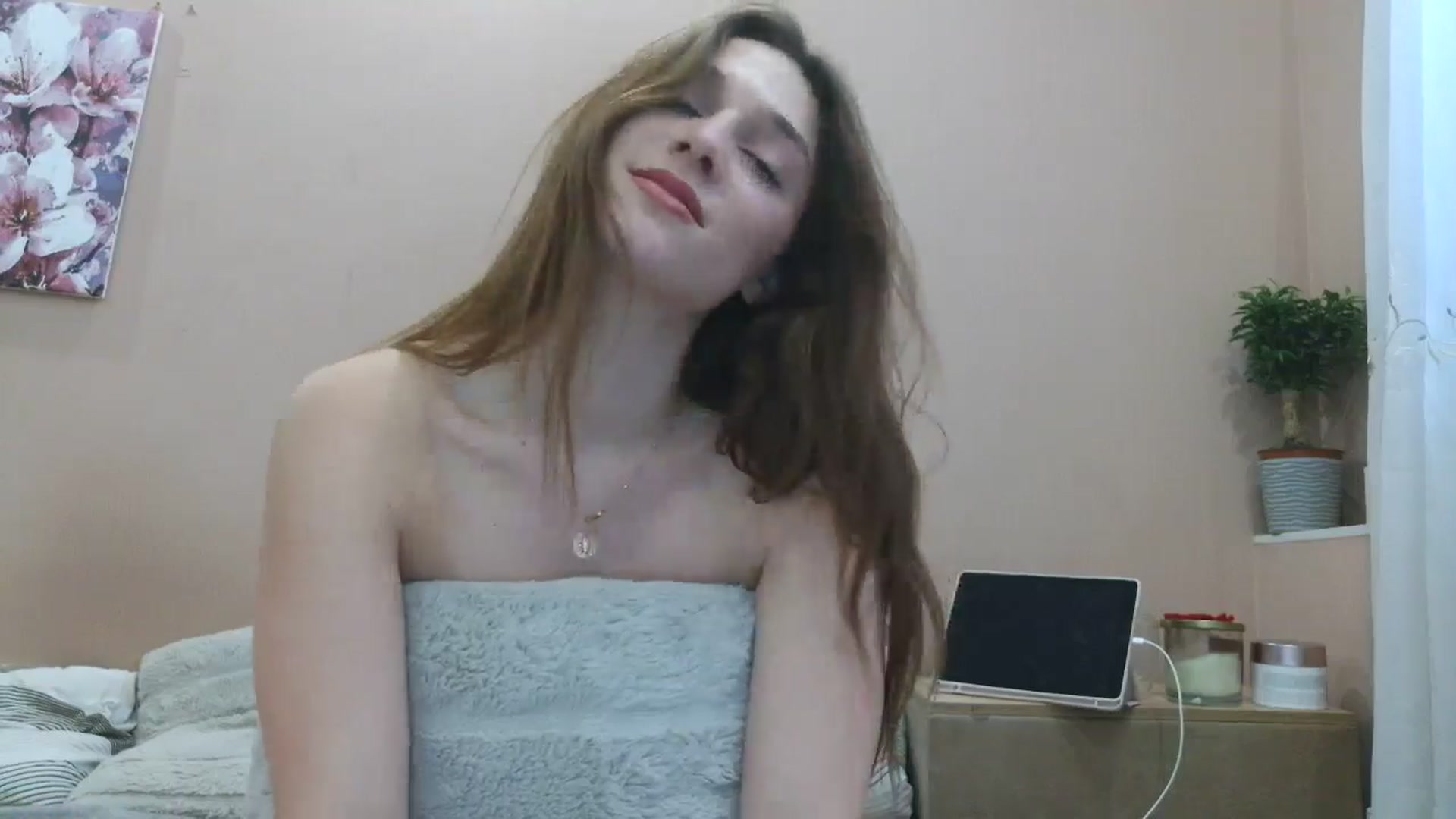 Gallery image thumbnail from HaleyReed's myfreecams stream on, 04/09/2025, 13:23 image 5 of 20