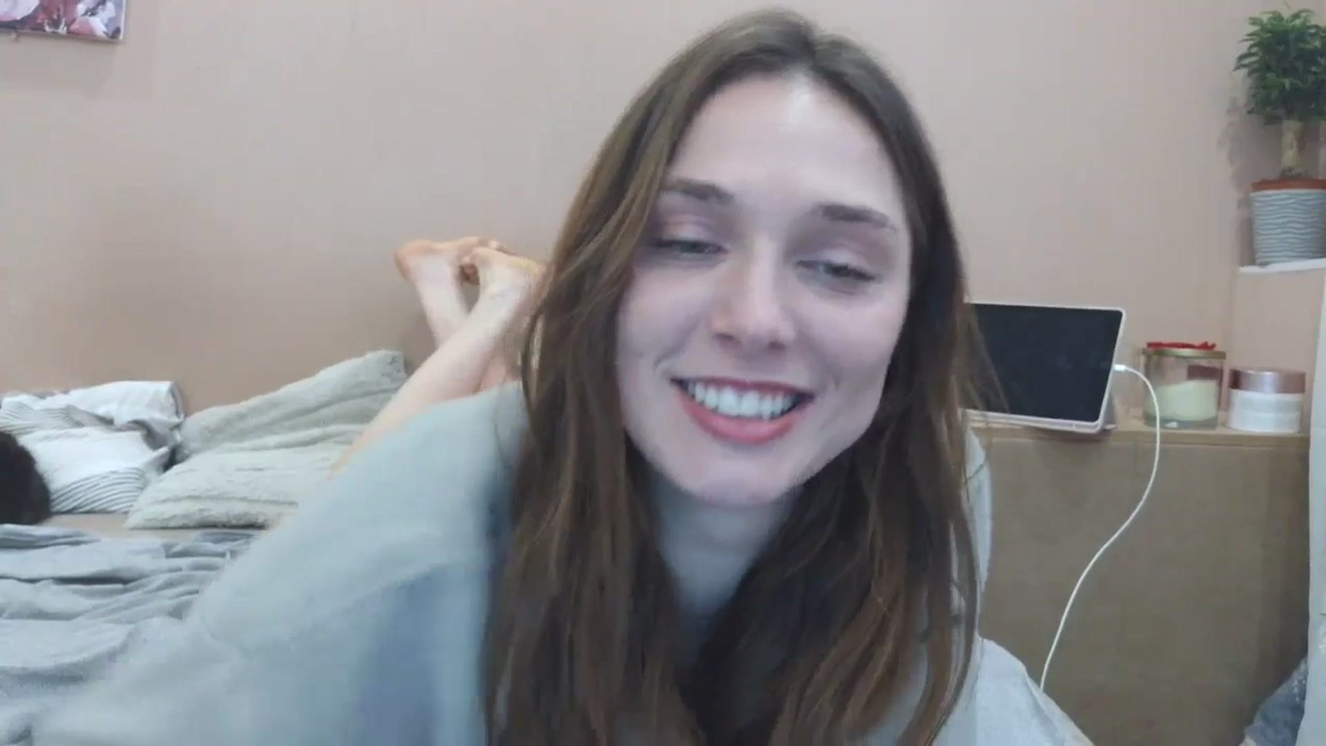 Gallery image thumbnail from HaleyReed's myfreecams stream on, 04/09/2025, 13:44 image 19 of 20
