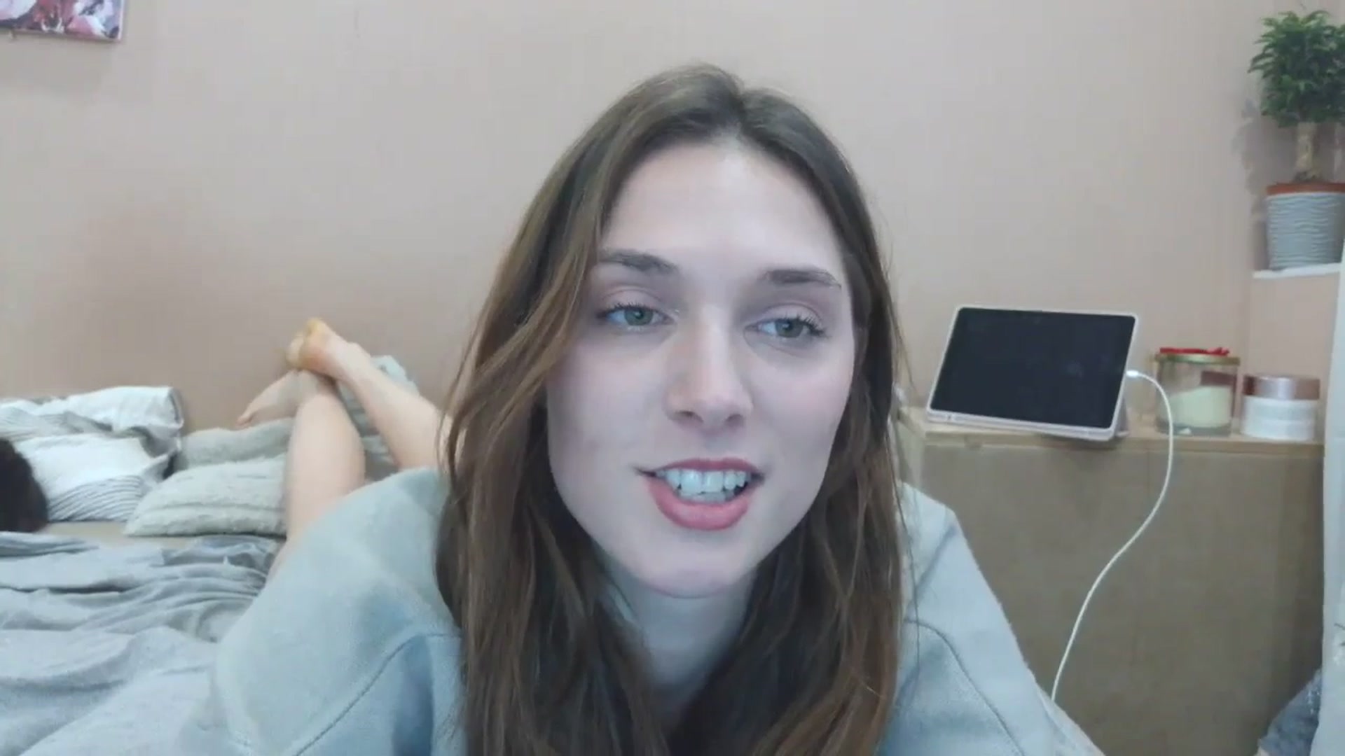 Gallery image thumbnail from HaleyReed's myfreecams stream on, 04/09/2025, 13:44 image 13 of 20