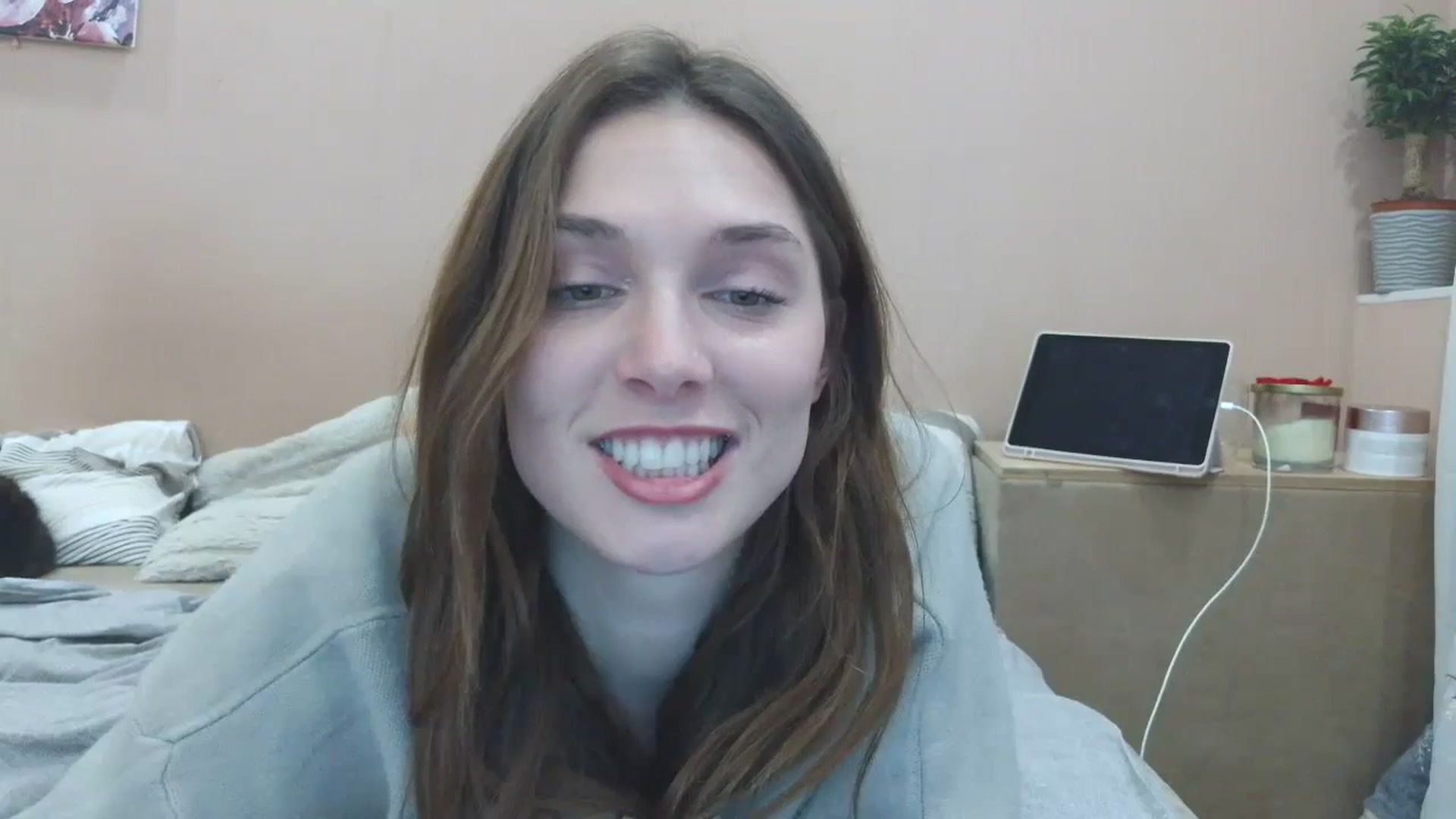 Gallery image thumbnail from HaleyReed's myfreecams stream on, 04/09/2025, 13:44 image 16 of 20
