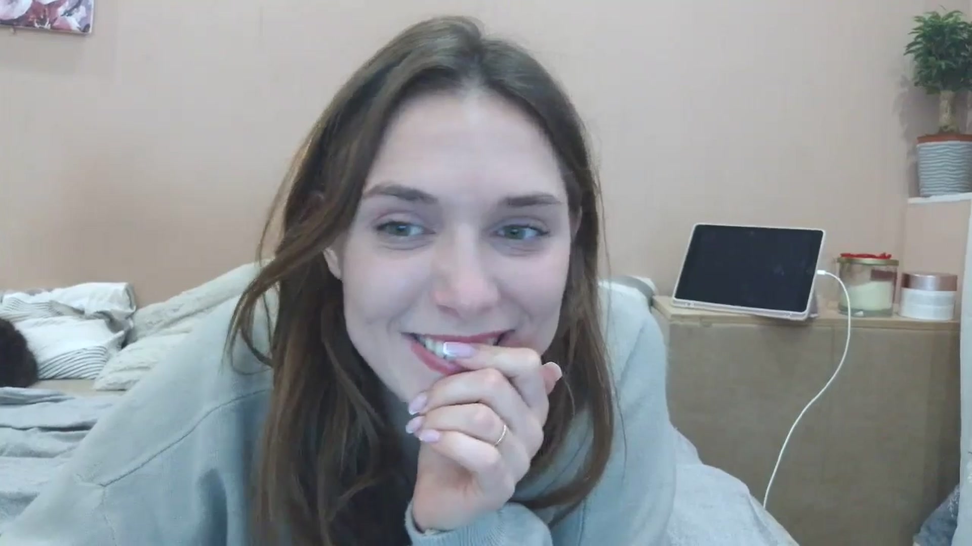 Gallery image thumbnail from HaleyReed's myfreecams stream on, 04/09/2025, 13:44 image 7 of 20