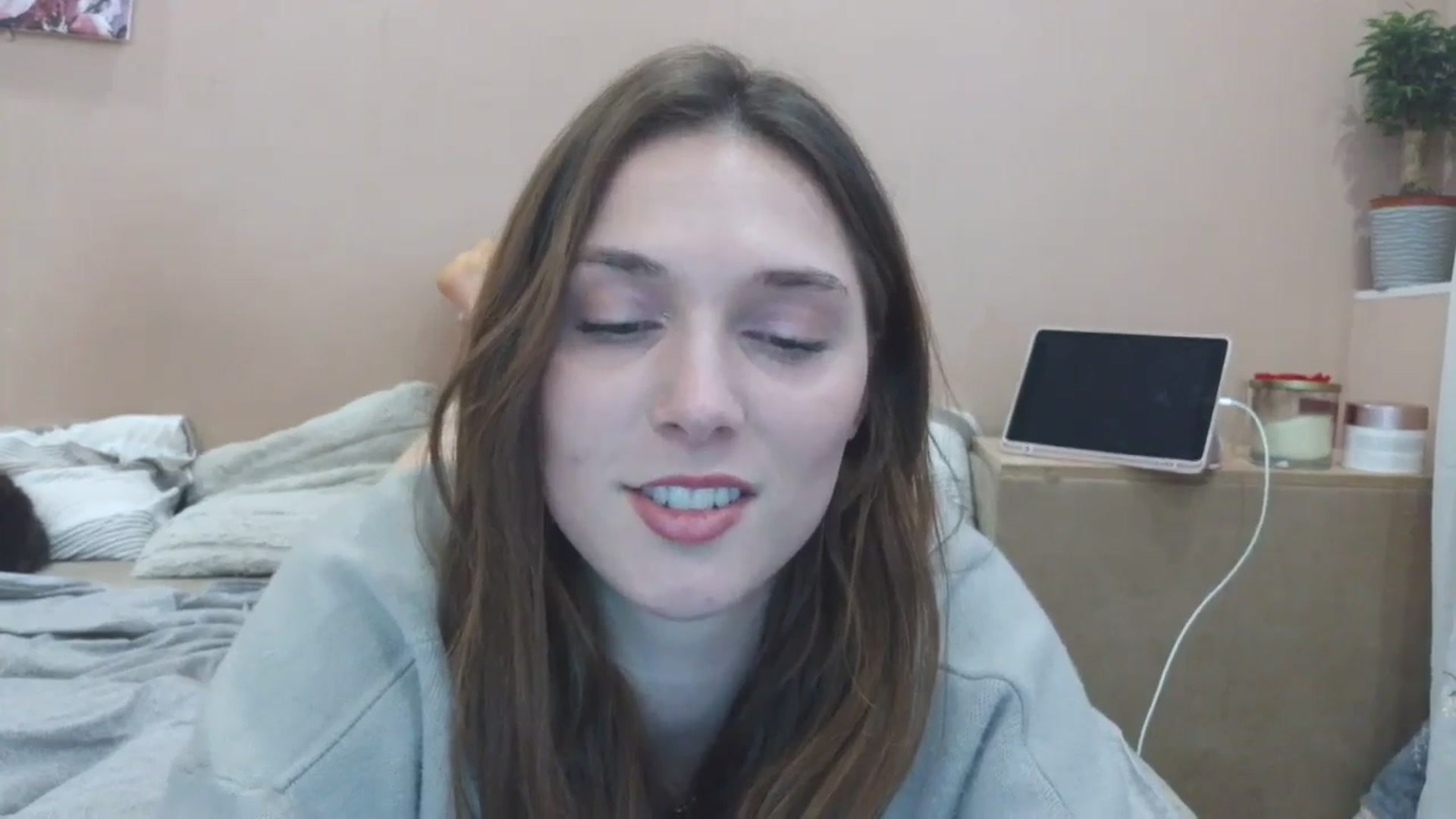 Gallery image thumbnail from HaleyReed's myfreecams stream on, 04/09/2025, 13:44 image 17 of 20