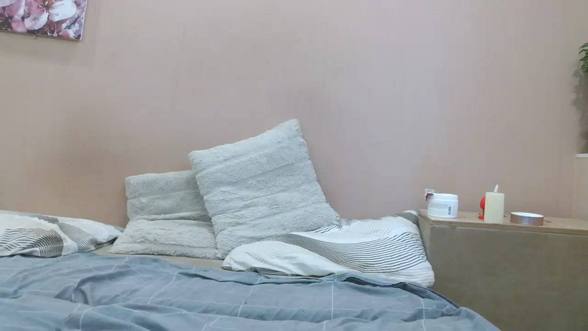Gallery image thumbnail from HaleyReed's myfreecams stream on, 04/16/2025, 16:07 image 1 of 20