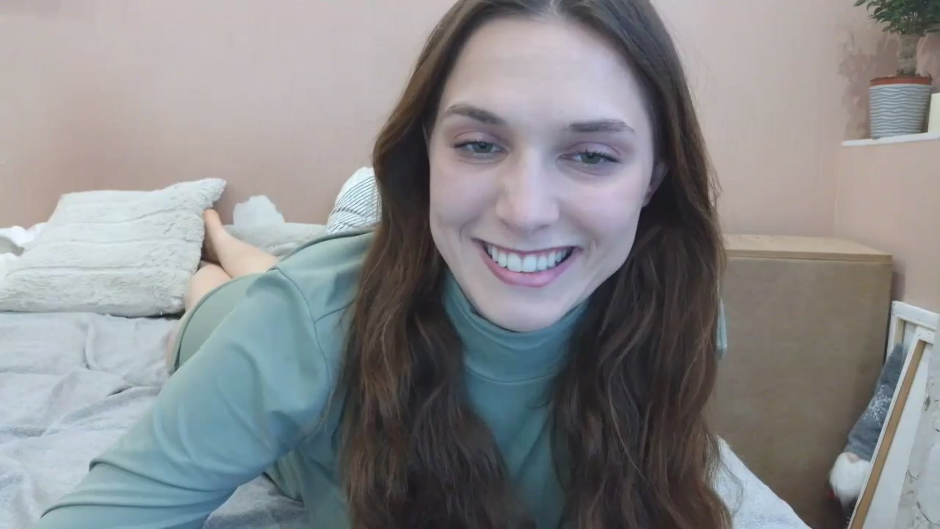 Gallery image thumbnail from HaleyReed's myfreecams stream on, 04/18/2025, 11:33 image 1 of 20
