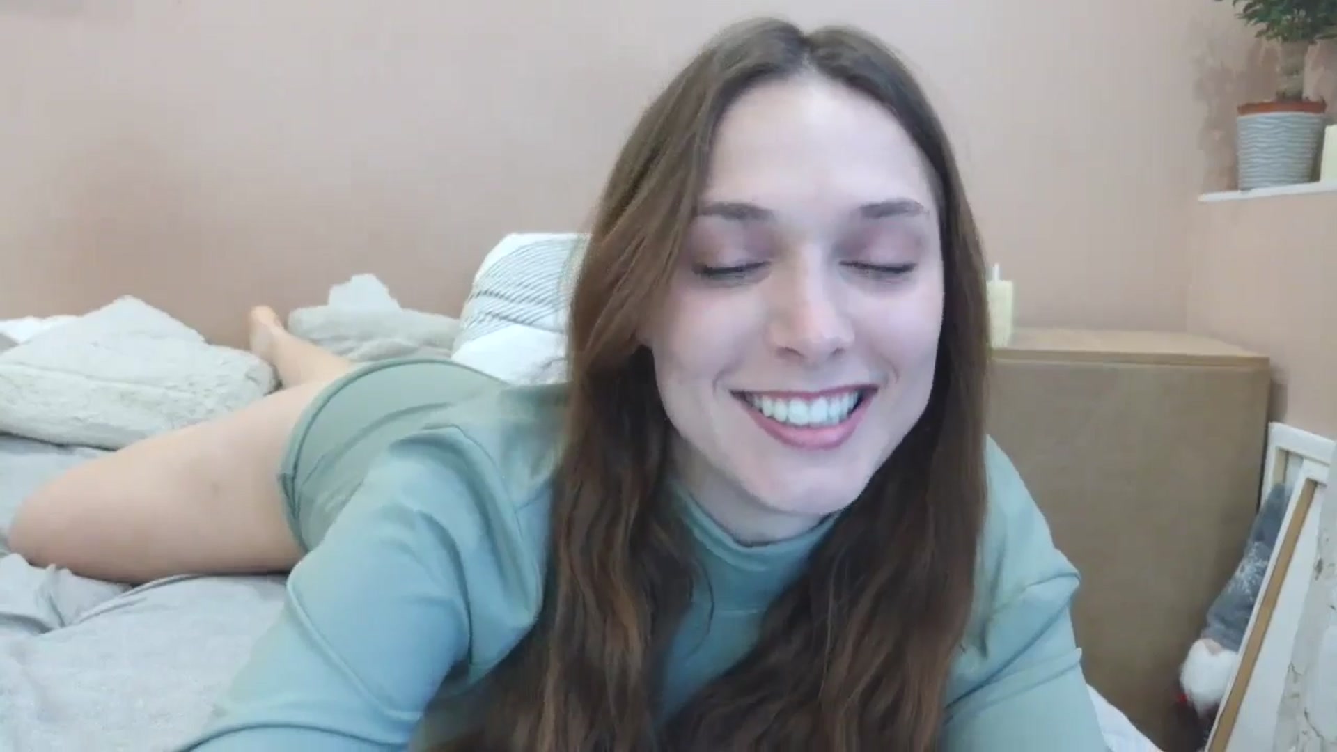 Gallery image thumbnail from HaleyReed's myfreecams stream on, 04/18/2025, 11:33 image 15 of 20