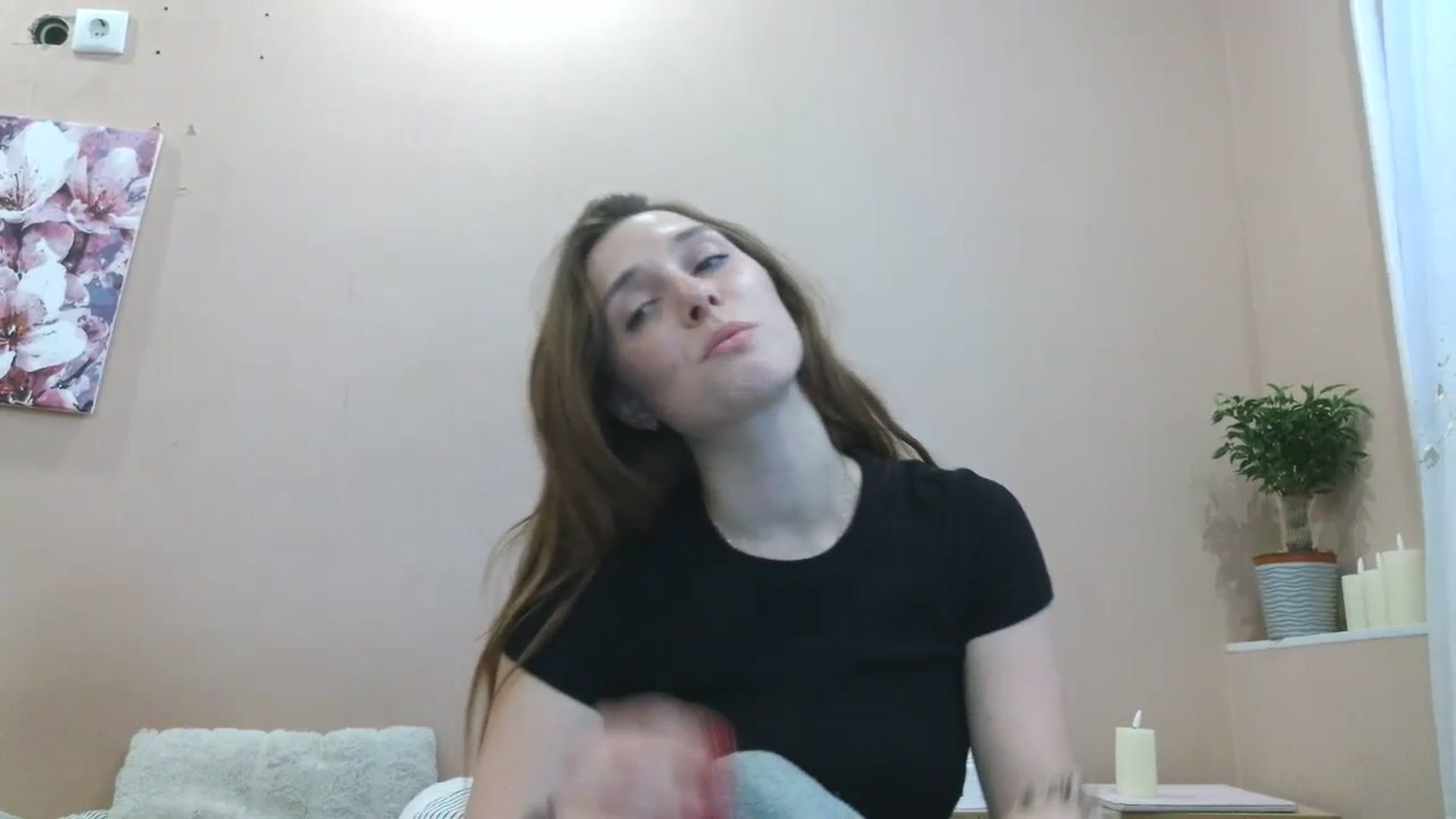 Gallery image thumbnail from HaleyReed's myfreecams stream on, 04/20/2025, 14:40 image 8 of 20