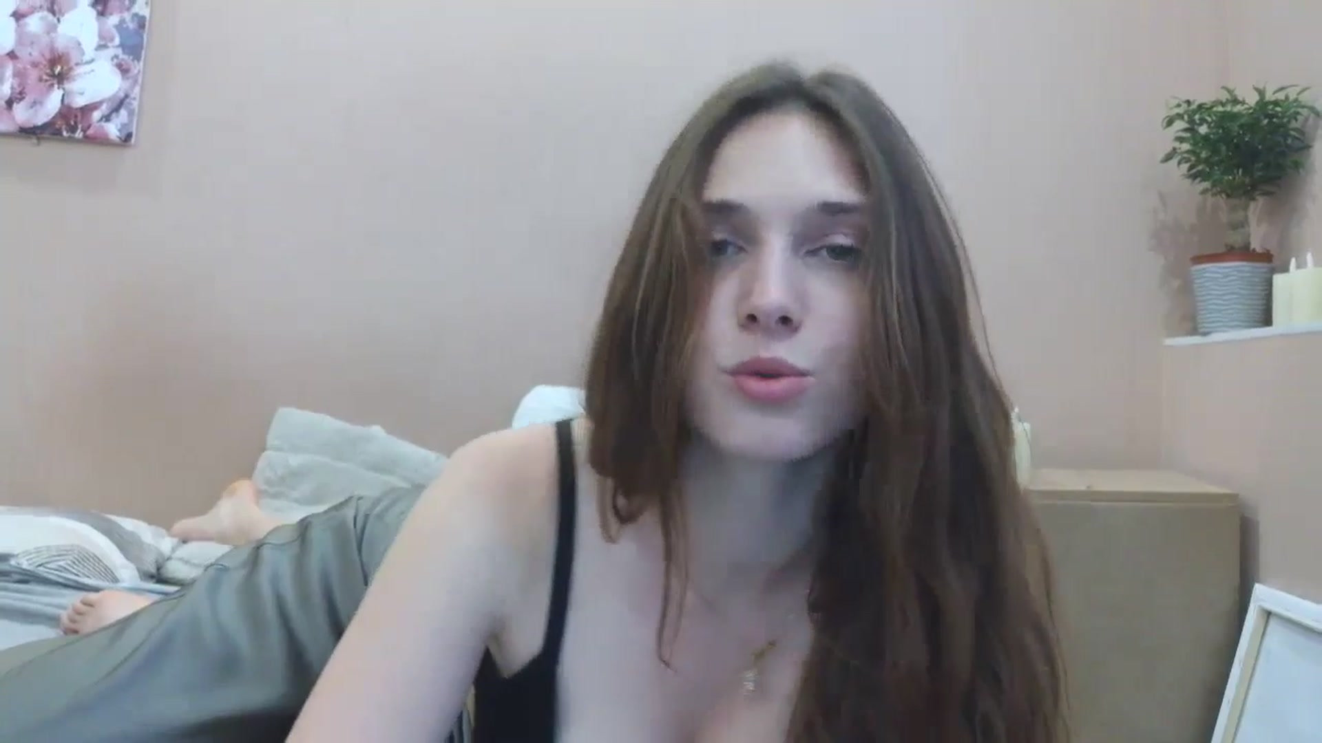 Gallery image thumbnail from HaleyReed's myfreecams stream on, 04/24/2025, 13:41 image 9 of 20