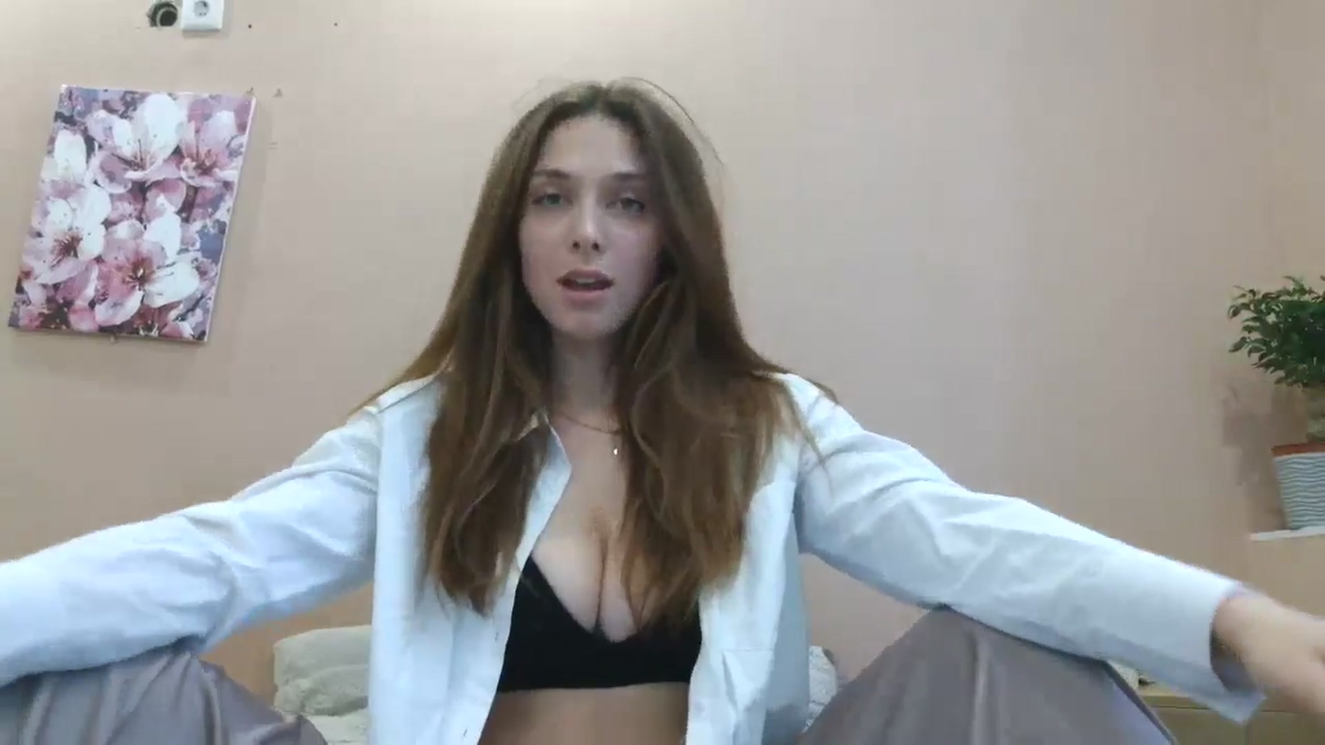 Gallery image thumbnail from HaleyReed's myfreecams stream on, 04/27/2025, 14:33 image 13 of 20