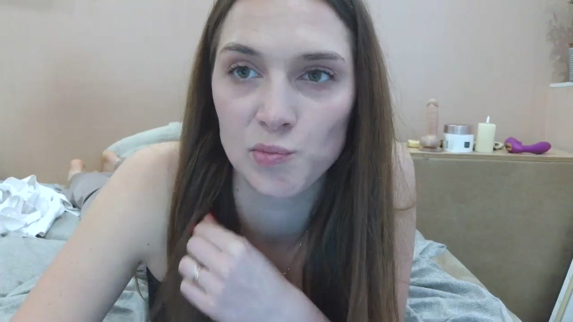 Gallery image thumbnail from HaleyReed's myfreecams stream on, 04/27/2025, 15:32 image 19 of 20
