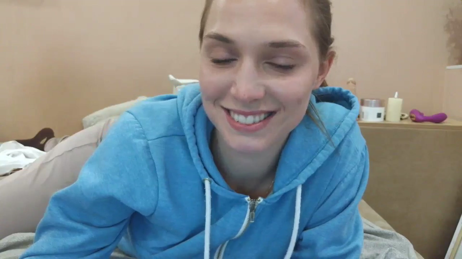Gallery image thumbnail from HaleyReed's myfreecams stream on, 04/27/2025, 16:43 image 3 of 20