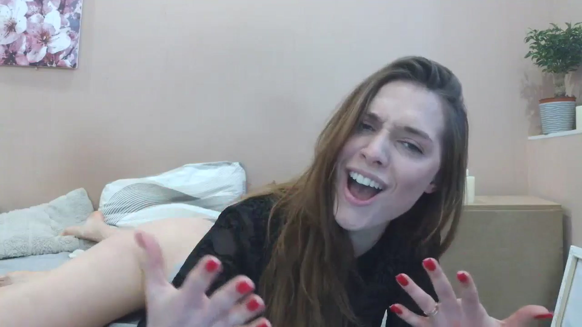 Gallery image thumbnail from HaleyReed's myfreecams stream on, 04/28/2025, 13:28 image 6 of 20
