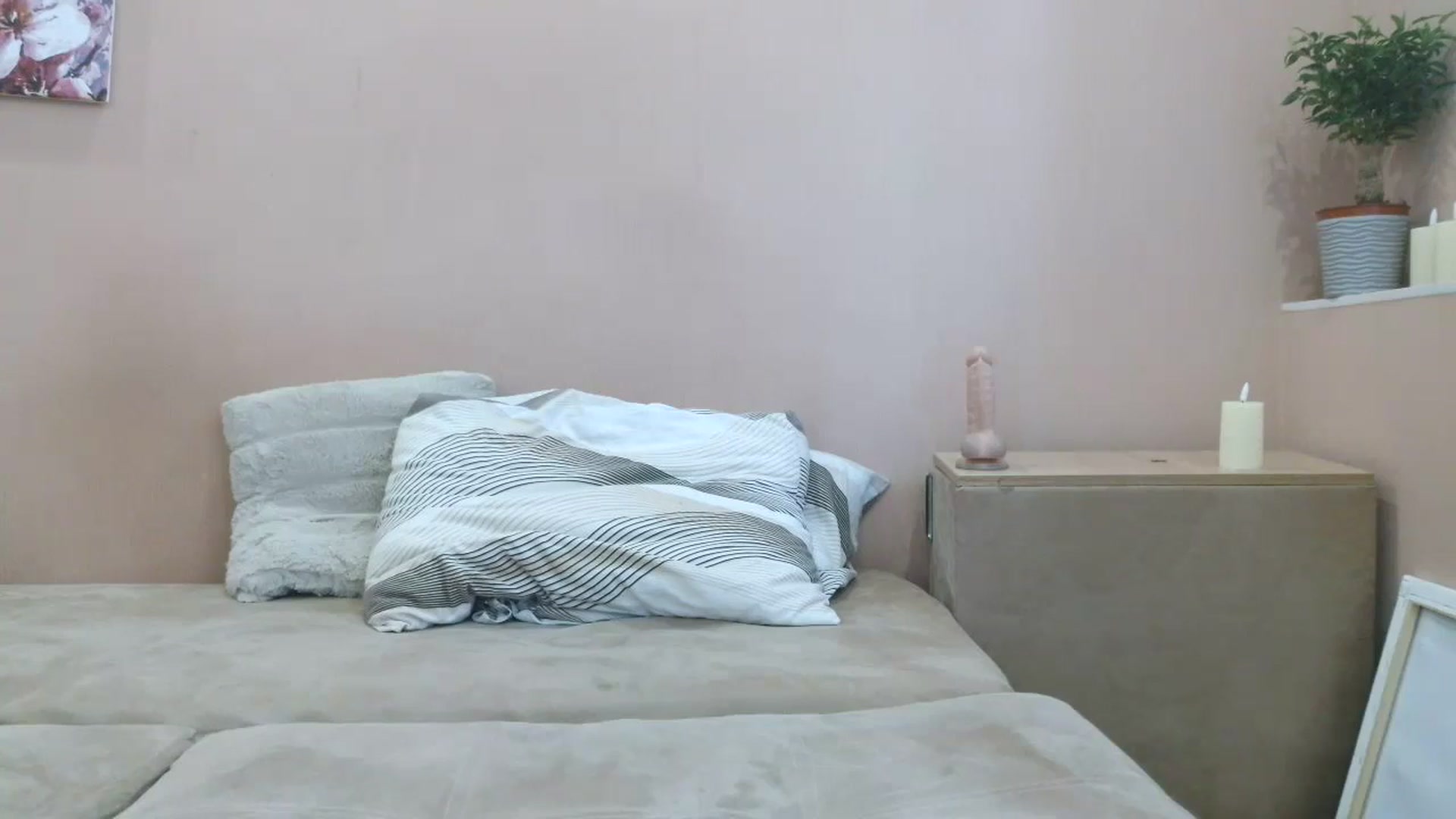 Gallery image thumbnail from HaleyReed's myfreecams stream on, 04/30/2025, 12:23 image 6 of 20
