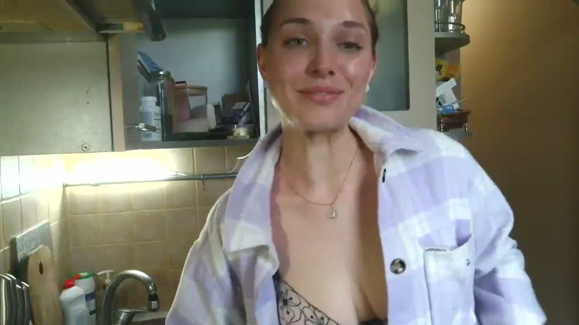 Gallery image thumbnail from HaleyReed's myfreecams stream on, 05/01/2025, 15:00 image 4 of 20