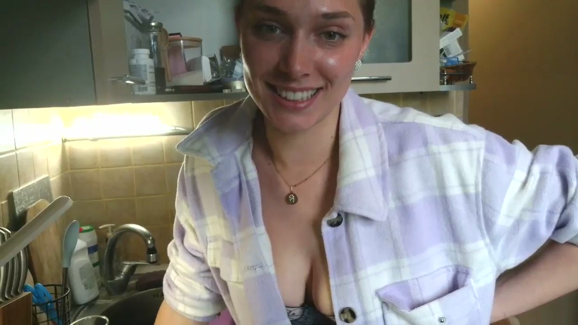 Gallery image thumbnail from HaleyReed's myfreecams stream on, 05/01/2025, 15:00 image 14 of 20