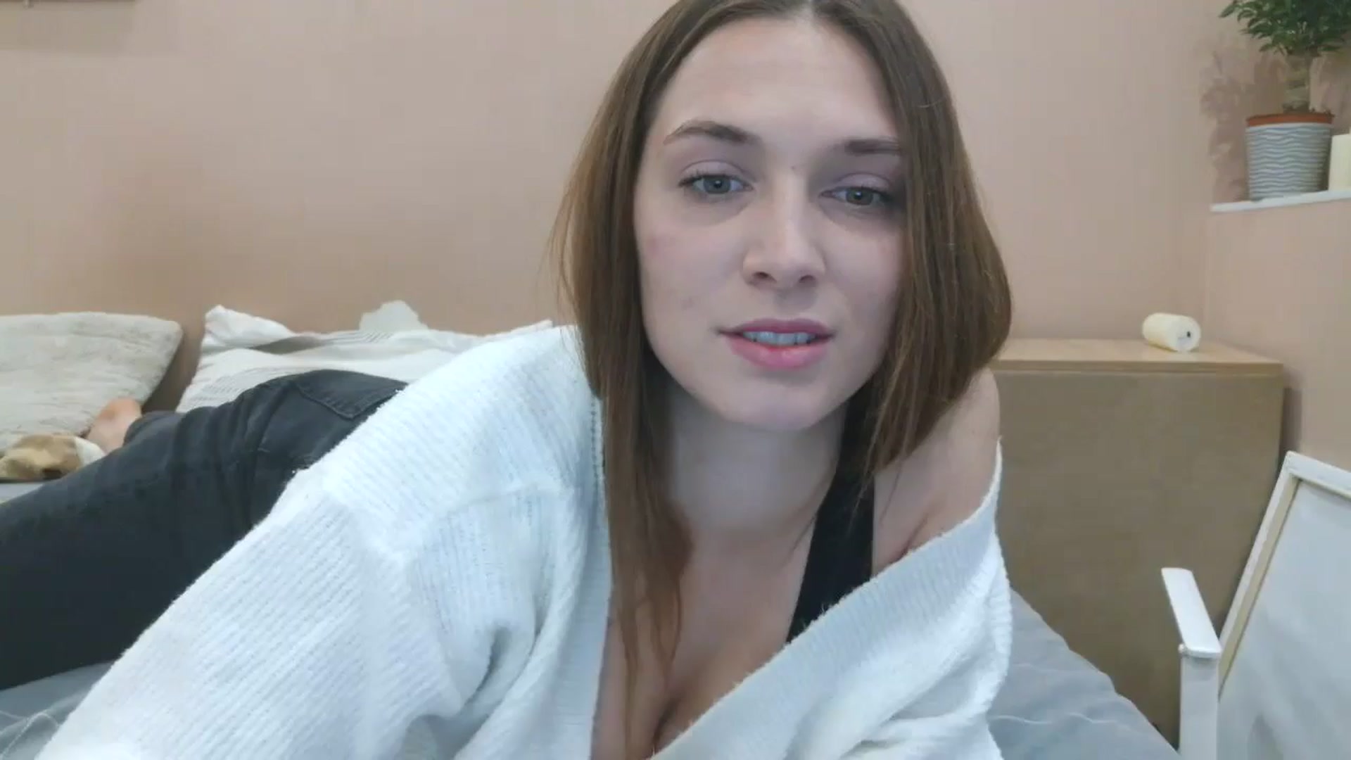 Gallery image thumbnail from HaleyReed's myfreecams stream on, 05/05/2025, 12:07 image 1 of 20