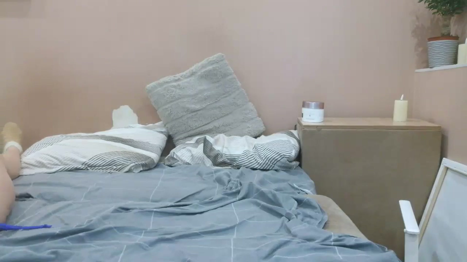 Gallery image thumbnail from HaleyReed's myfreecams stream on, 05/05/2025, 16:03 image 12 of 20