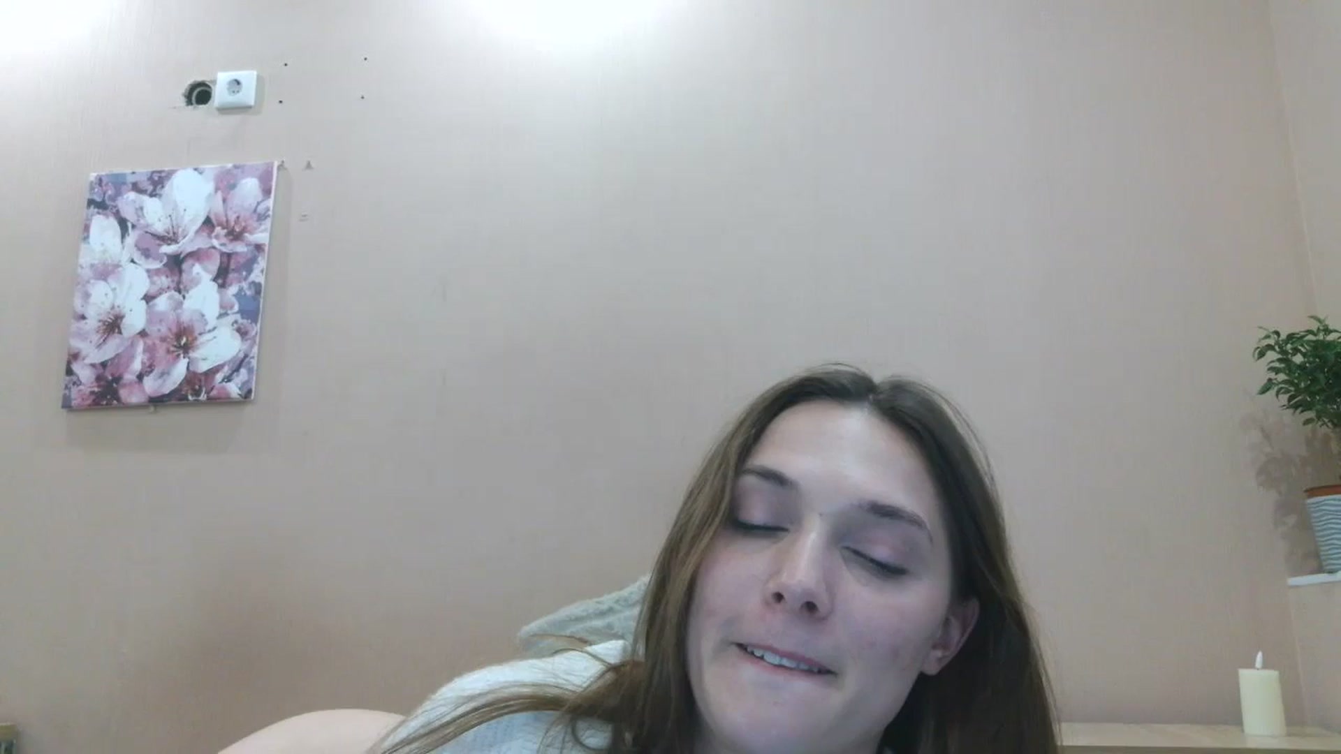 Gallery image thumbnail from HaleyReed's myfreecams stream on, 05/05/2025, 16:03 image 14 of 20