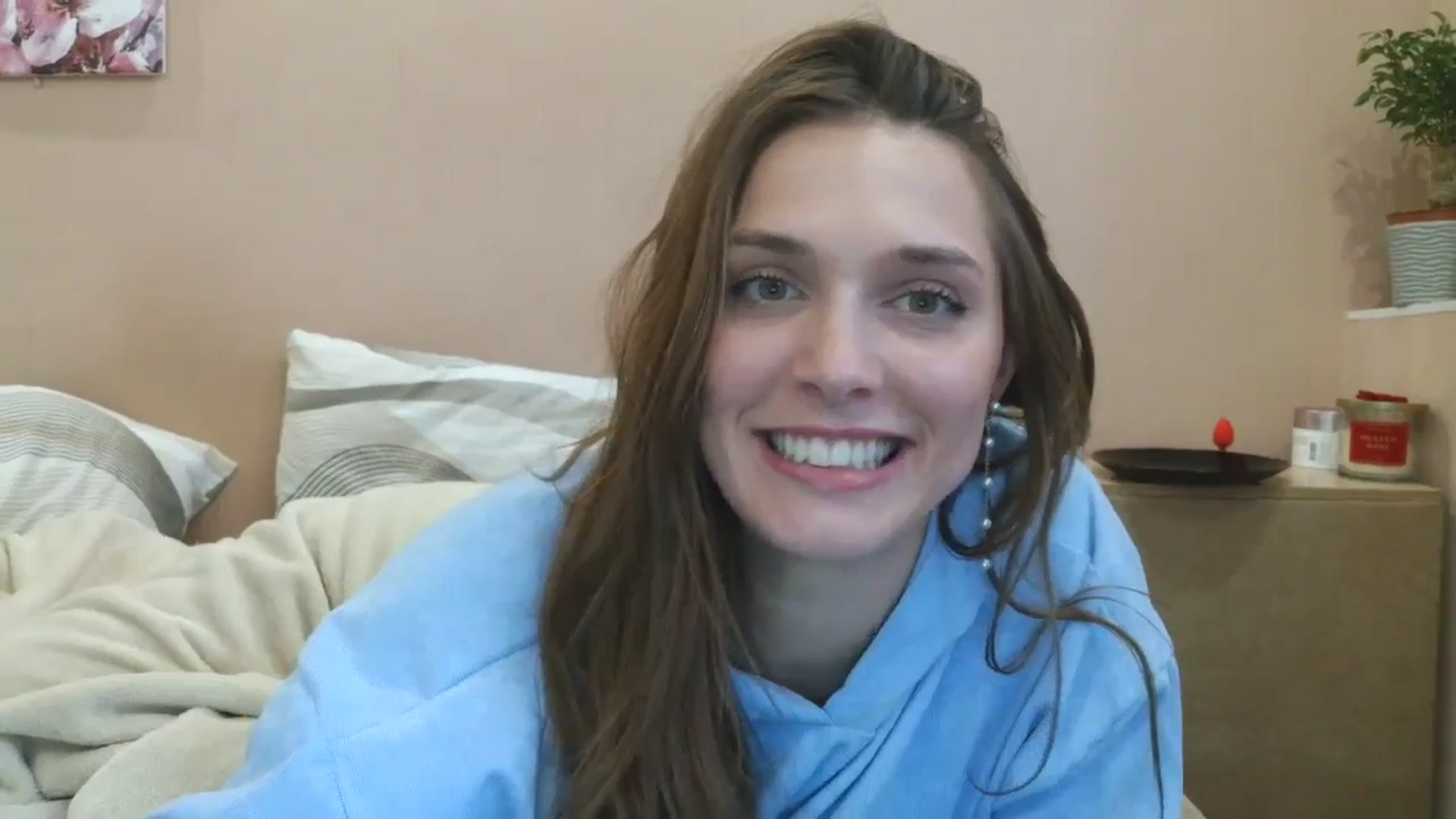 Gallery image thumbnail from HaleyReed's myfreecams stream on, 05/08/2025, 14:37 image 6 of 20