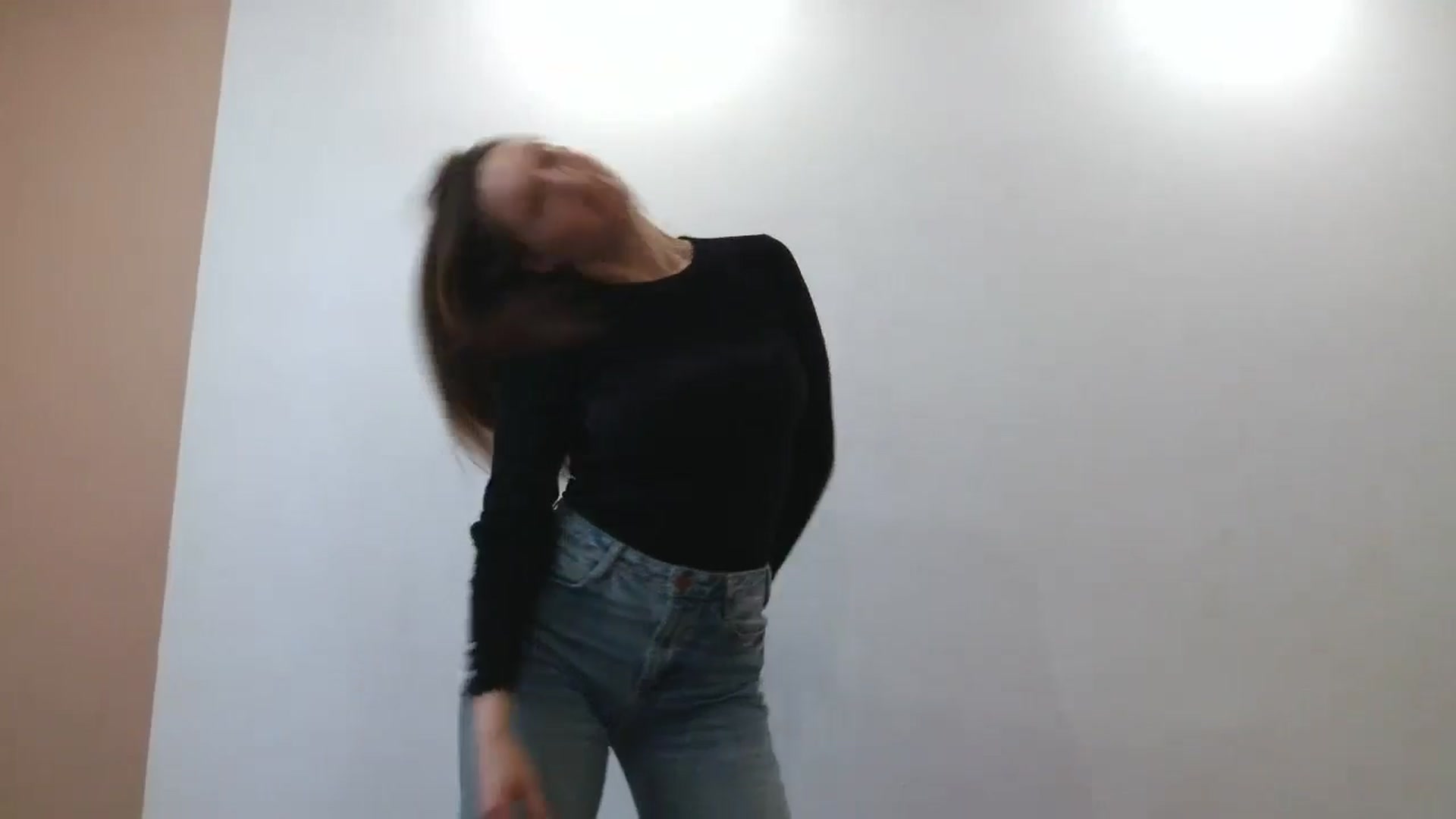 Gallery image thumbnail from HaleyReed's myfreecams stream on, 05/12/2025, 12:18 image 18 of 20