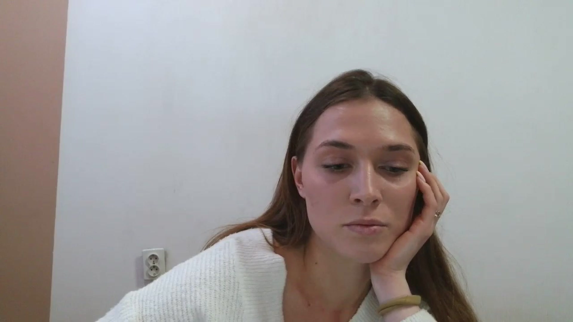 Gallery image thumbnail from HaleyReed's myfreecams stream on, 05/14/2025, 12:10 image 8 of 20