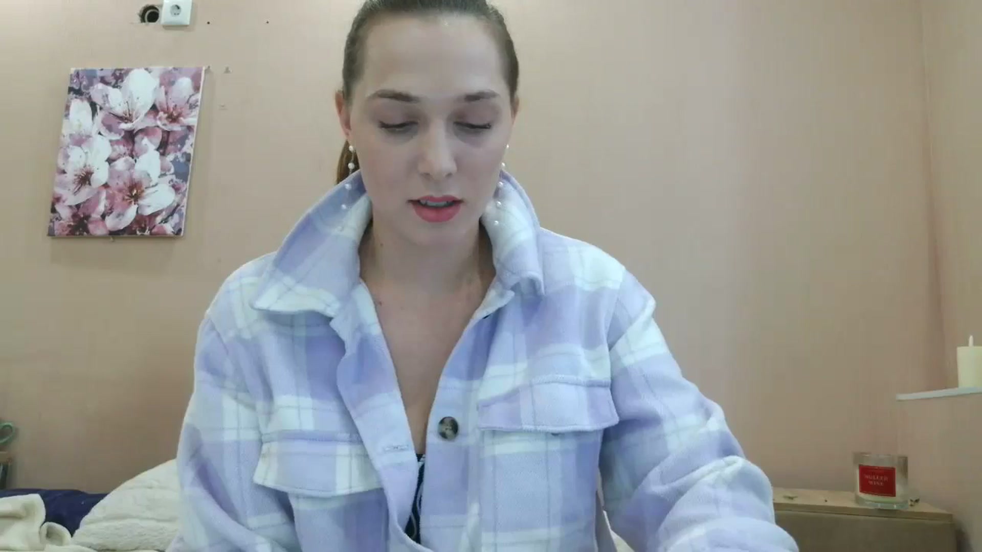 Gallery image thumbnail from HaleyReed's myfreecams stream on, 05/15/2025, 14:06 image 3 of 20