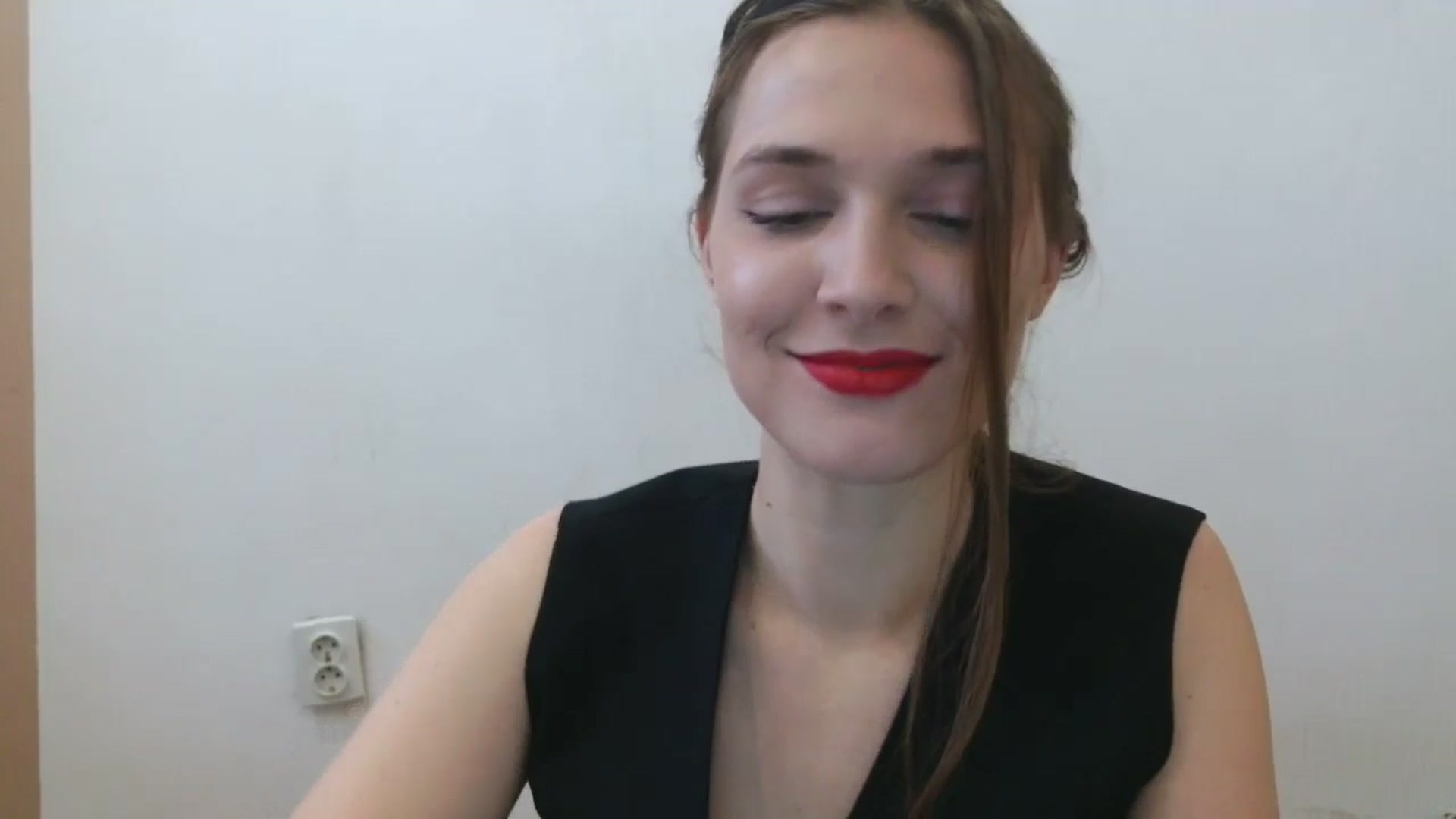 Gallery image thumbnail from HaleyReed's myfreecams stream on, 05/18/2025, 12:38 image 14 of 20