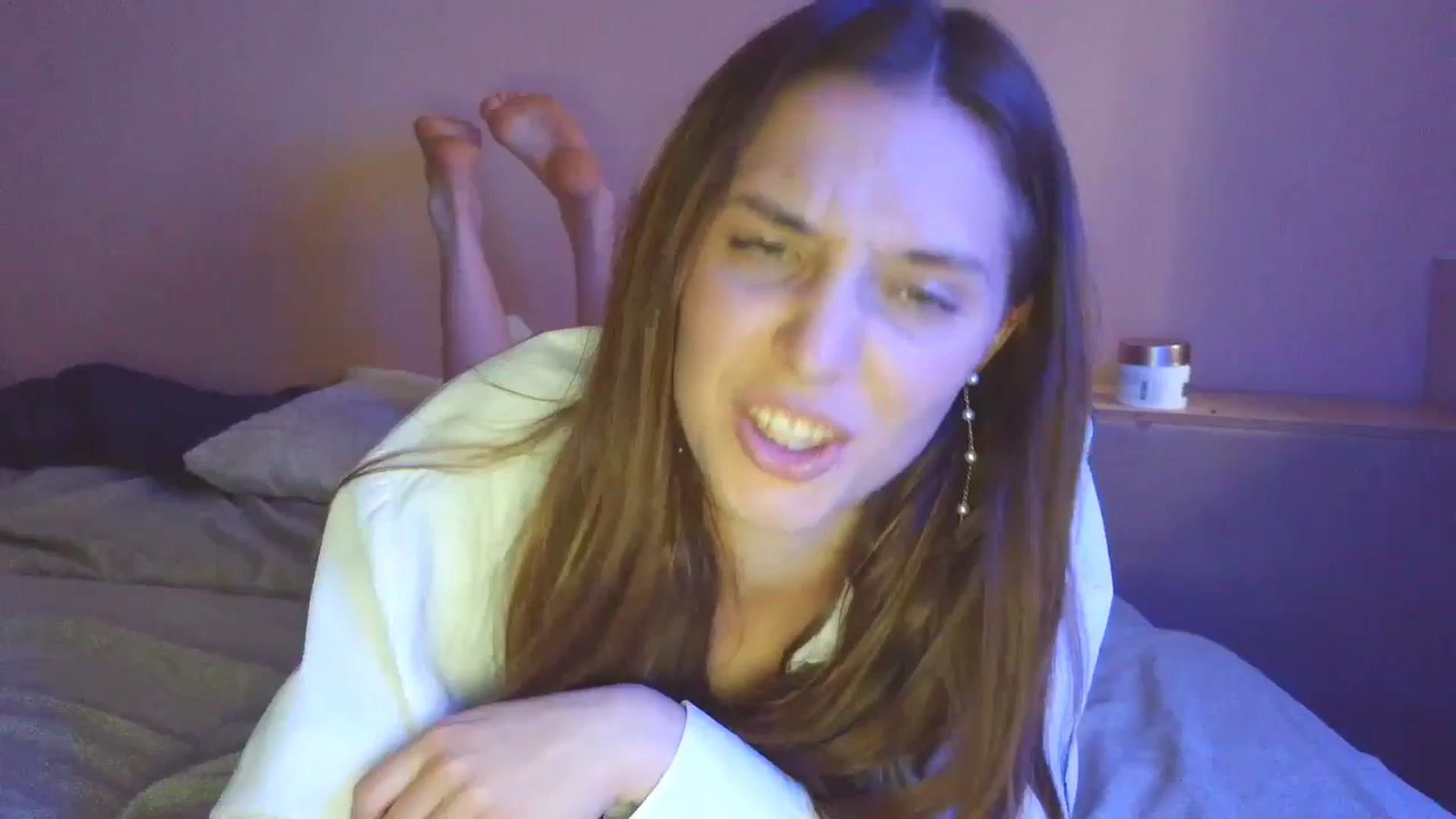 Gallery image thumbnail from HaleyReed's myfreecams stream on, 05/19/2025, 13:43 image 3 of 20