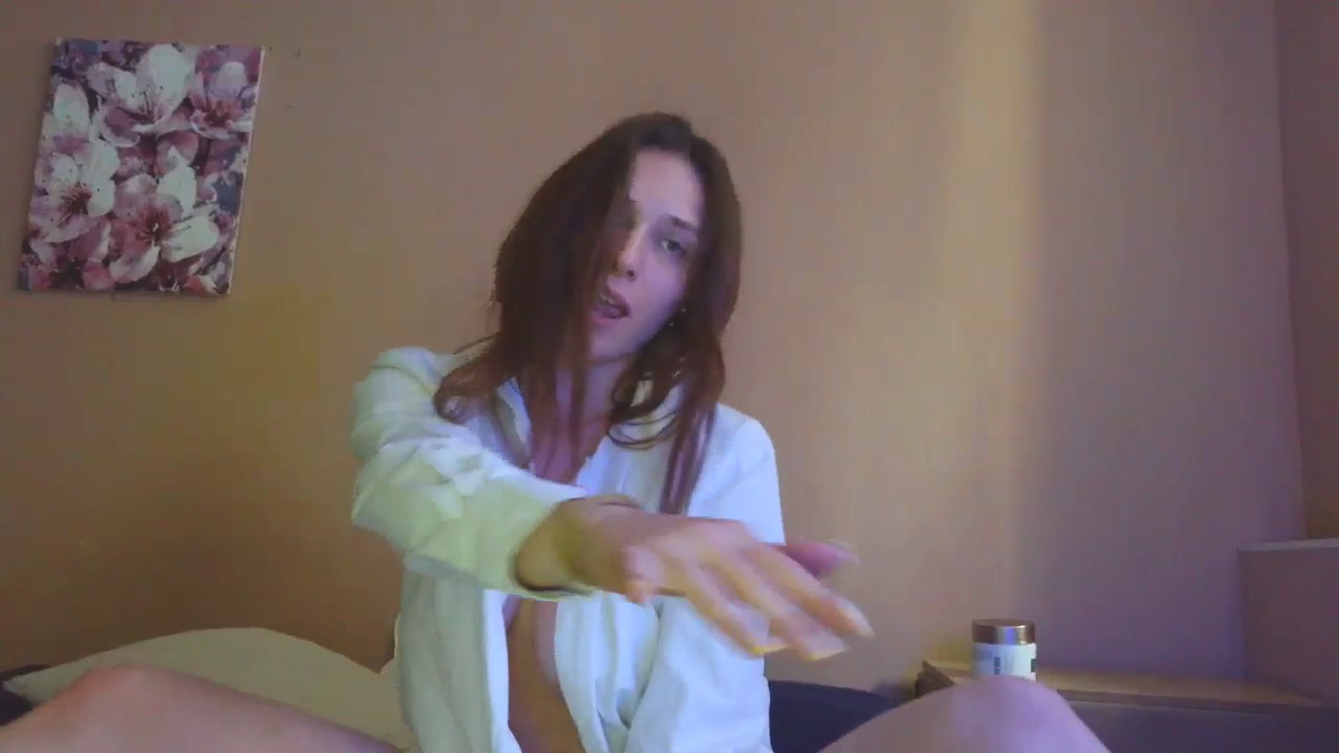 Gallery image thumbnail from HaleyReed's myfreecams stream on, 05/19/2025, 13:43 image 17 of 20